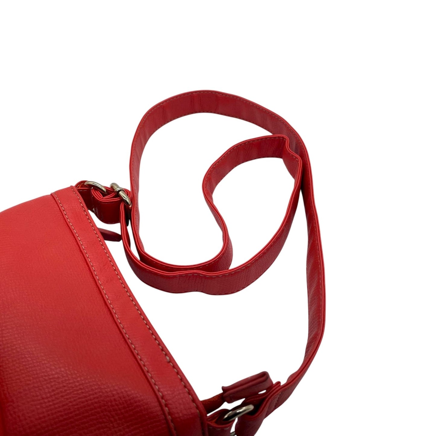 モノコムサ MONO COMME CA ショルダーバッグ レッド レザー フラップポケット付き スタイリッシュ T2