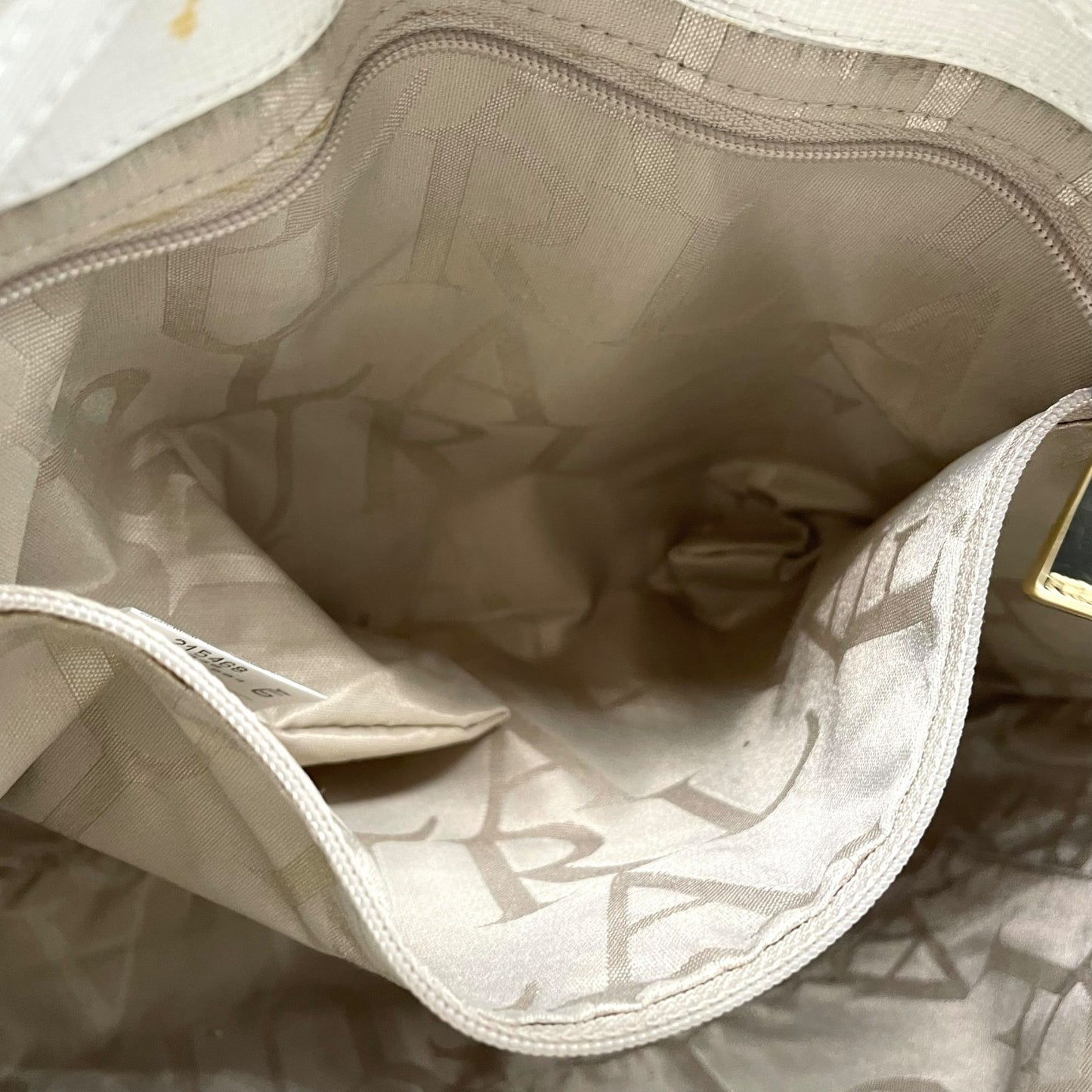 フルラ FURLA 2WAY ハンドバッグ ショルダーバッグ ホワイト 白 レザー 巾着型 ゴールド金具 手提げ 斜め掛け可 レディース T1