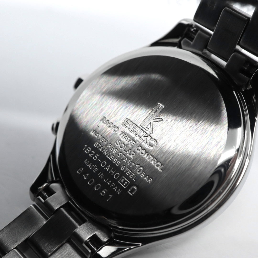 【未使用級/美品/稼働品】セイコー ルキア SEIKO LUKIA レディース腕時計 1B25-0AH0 ソーラー電波 ワールドタイム シルバー ラメ文字盤 グリッターダイヤル ステンレス 日本製 エレガント ビジネス クリーニング済 G2