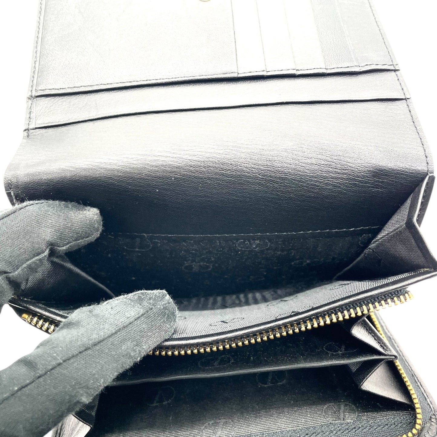 ヴァレンティノ ガラヴァーニ VALENTINO GARAVANI レザー 二つ折り財布 黒 ブラック ロゴ刻印 ゴールド金具 金金具 ヴィンテージ メンズ レディース W4