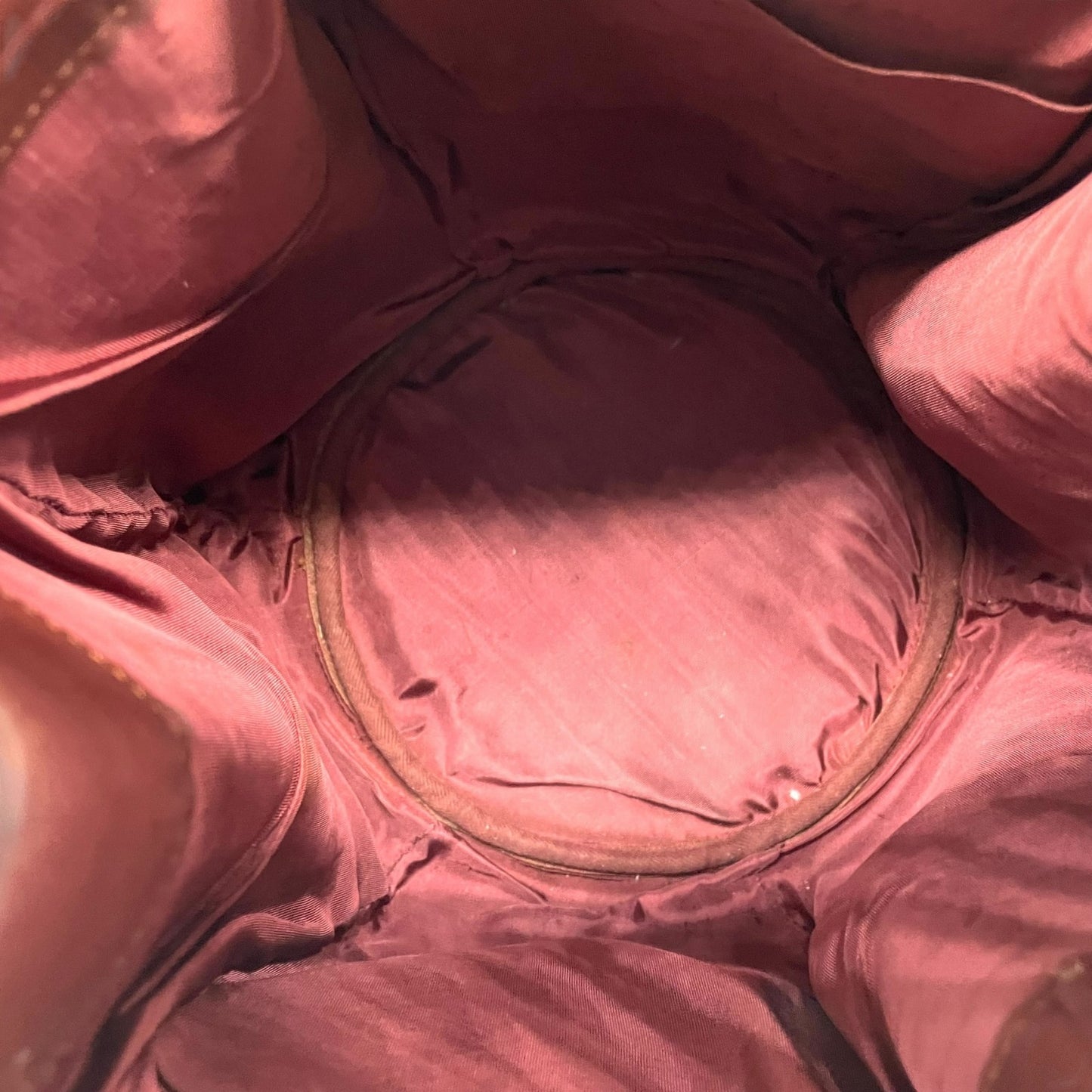 カルティエ マストライン ショルダーバッグ 巾着型 ボルドー ワインレッド レザー ゴールド金具 ロゴ型押し ヴィンテージ レディース A8