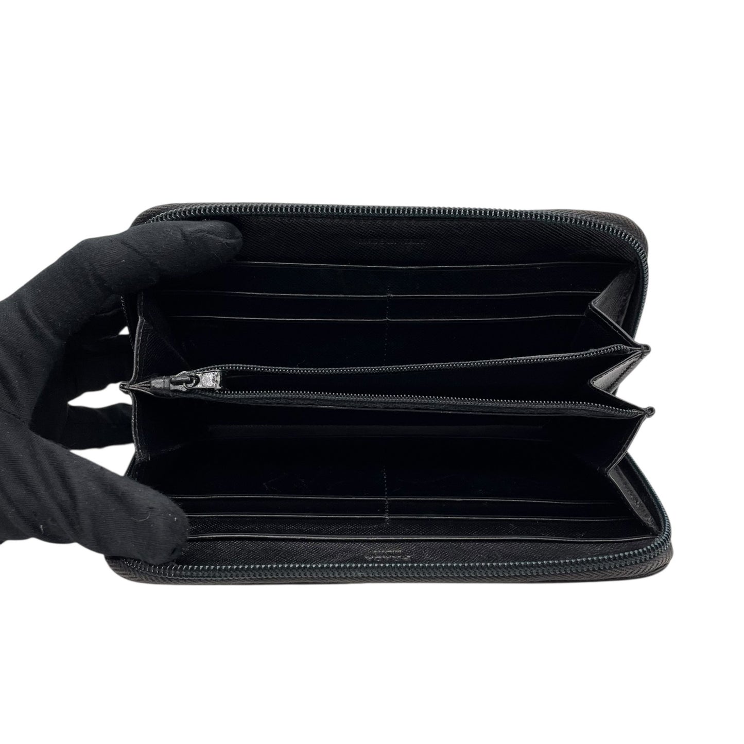 PRADA プラダ 三角プレートロゴ 長財布 ラウンドジップ サフィアーノ レザー トライアングルロゴ 黒 ブラック シルバー金具 メンズ レディース ギャランティカード付き H1