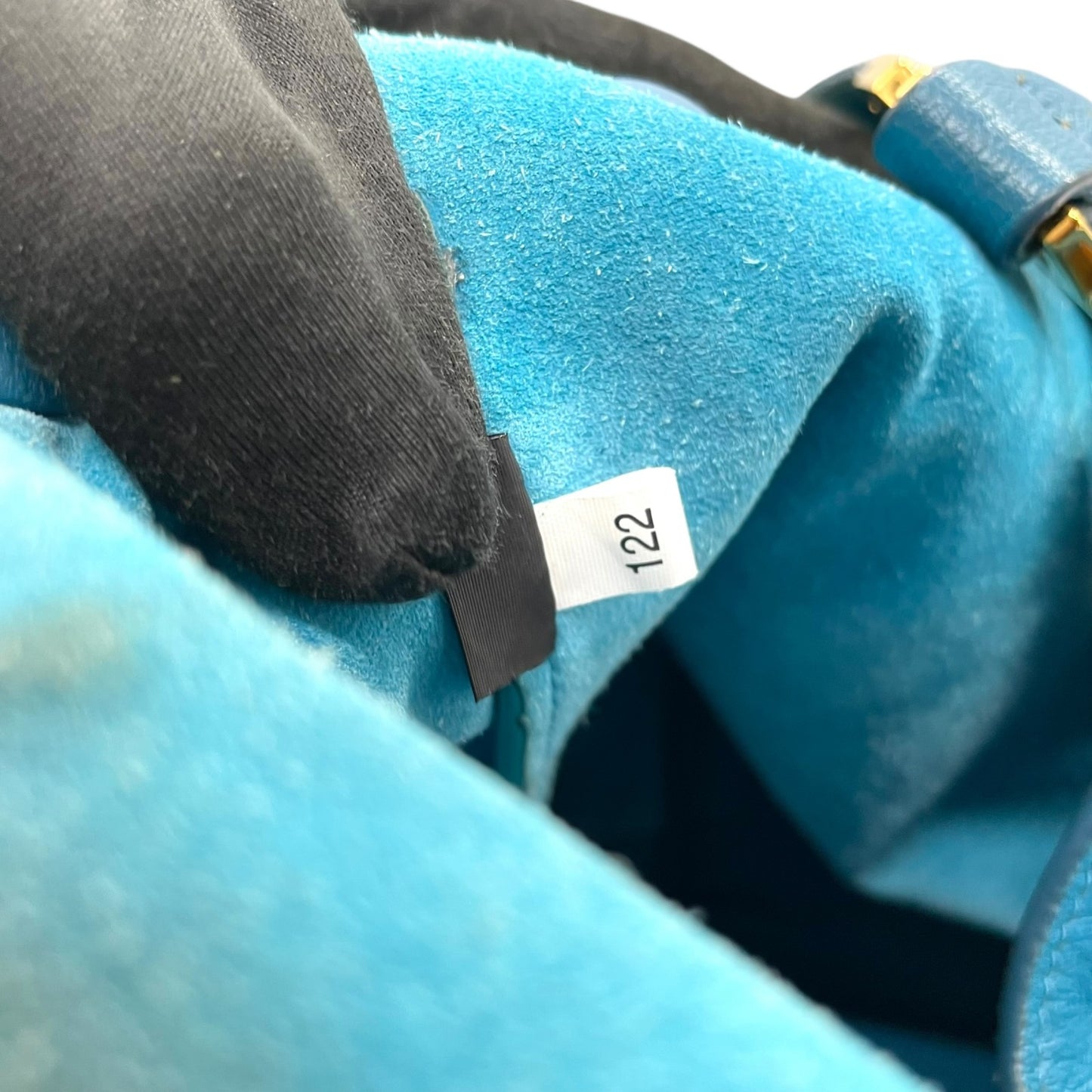 miumiu ミュウミュウ トートバッグ 青 ブルー 本革 レザー シボ革 大容量 肩掛け可能 A4収納 ゴールド金具 ポーチ付き レディース C4