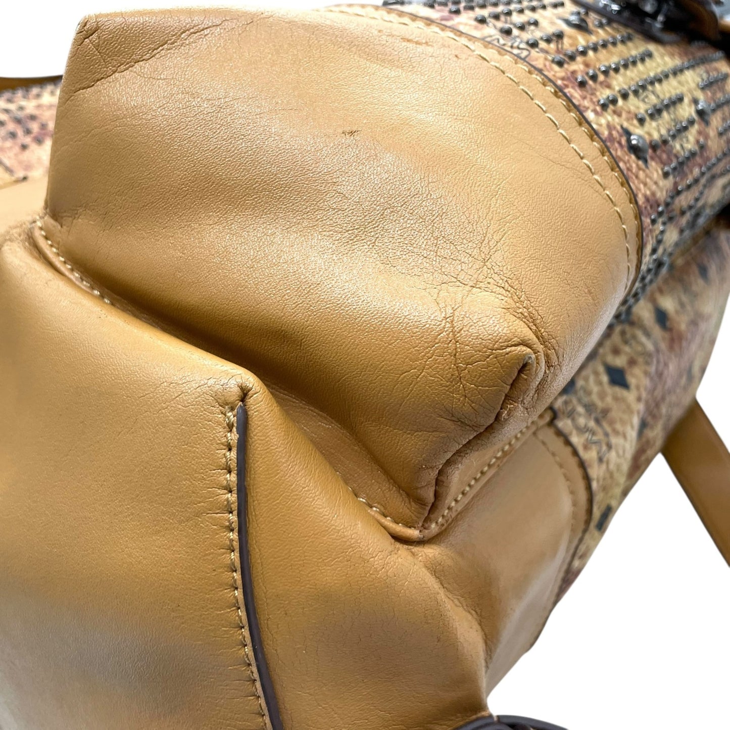 希少 MCM エムシーエム ヴィセトス ロゴグラム リュックサック バックパック 型押し スタッズ ダブルポケット 茶 ブラウン コニャック レザー ブラック金具 レディース R