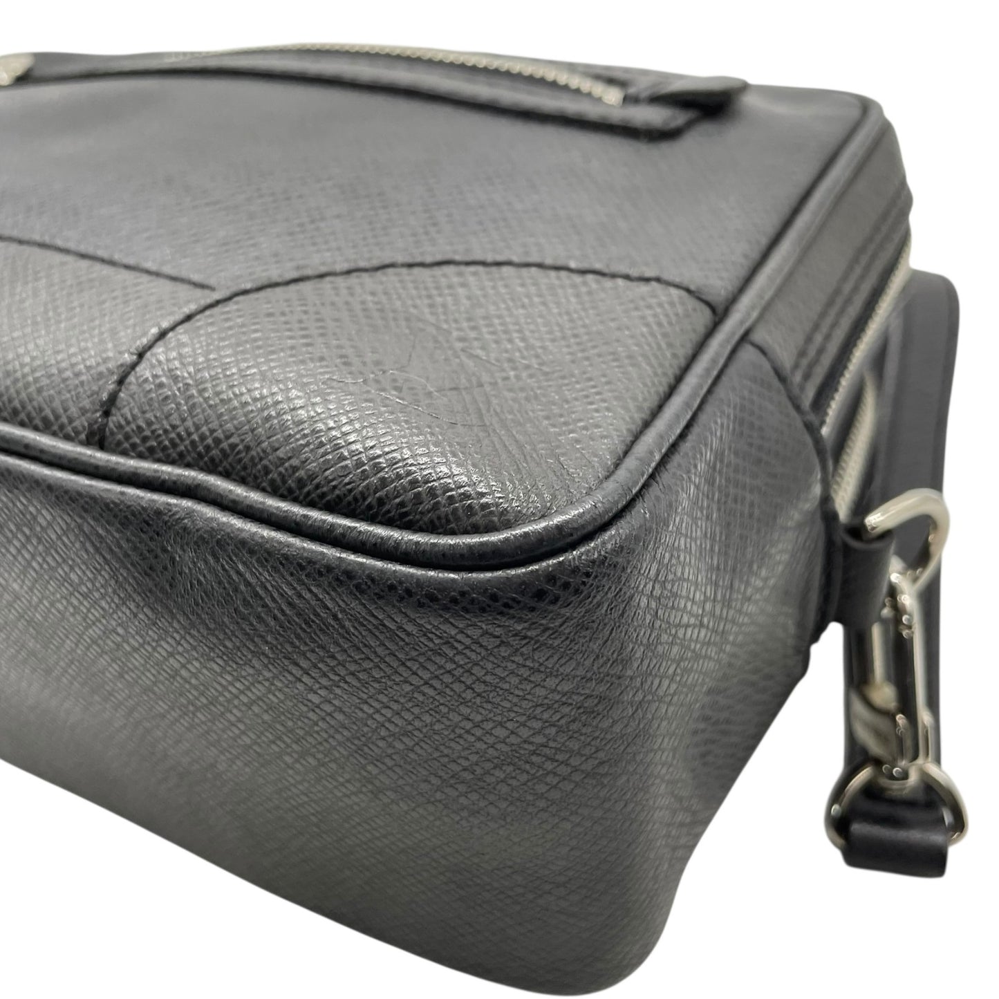 美品 LOUIS VUITTON ルイヴィトン タイガ パヴェル クラッチバッグ セカンドバッグ レザー 黒 ブラック シルバー金具 M31142 ストラップ付 メンズ D