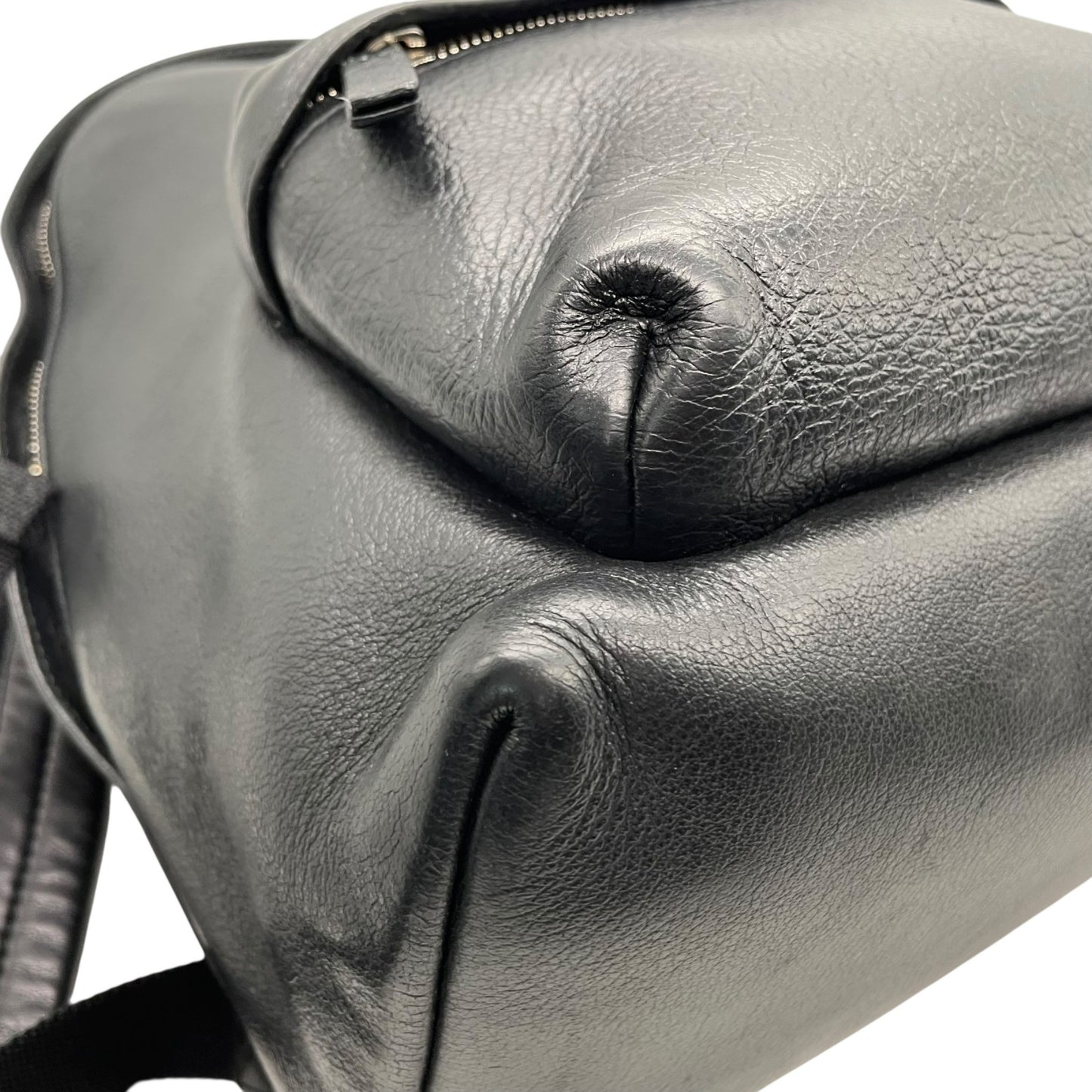 美品 バレンシアガ BALENCIAGA レザー エブリデイ バックパック リュック ブラック 黒 ロゴ入り シンプル 高級感 メンズ レディース ユニセックス C