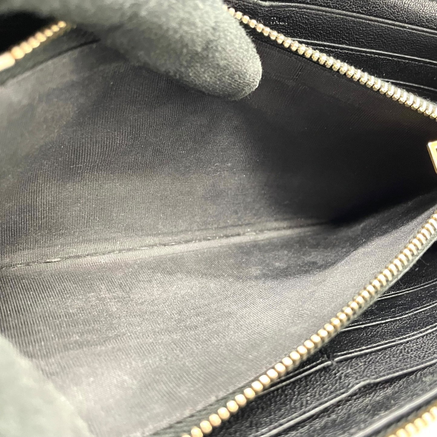 YVES SAINT LAURENT イヴ・サンローラン 長財布 レザー ブラック【中古】 ユニセックス