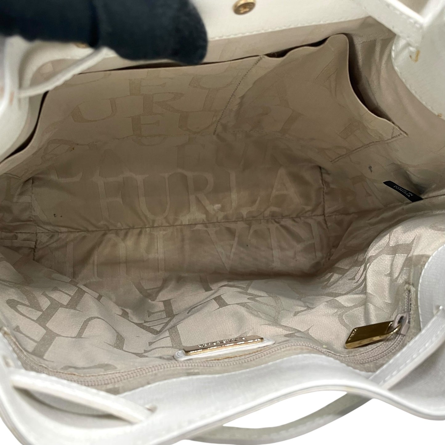 フルラ FURLA 2WAY ハンドバッグ ショルダーバッグ ホワイト 白 レザー 巾着型 ゴールド金具 手提げ 斜め掛け可 レディース T1