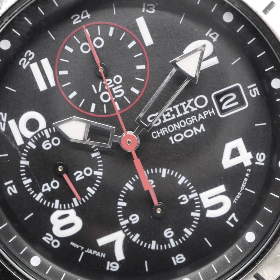 【美品/電池交換済】セイコー クロノグラフ 7T92-0DX0 腕時計 メンズ 100M防水 クオーツ ステンレス ブラック文字盤 シルバー アナログ デイト表示 方位計 スポーツウォッチ ビジネス カジュアル ファッション G10