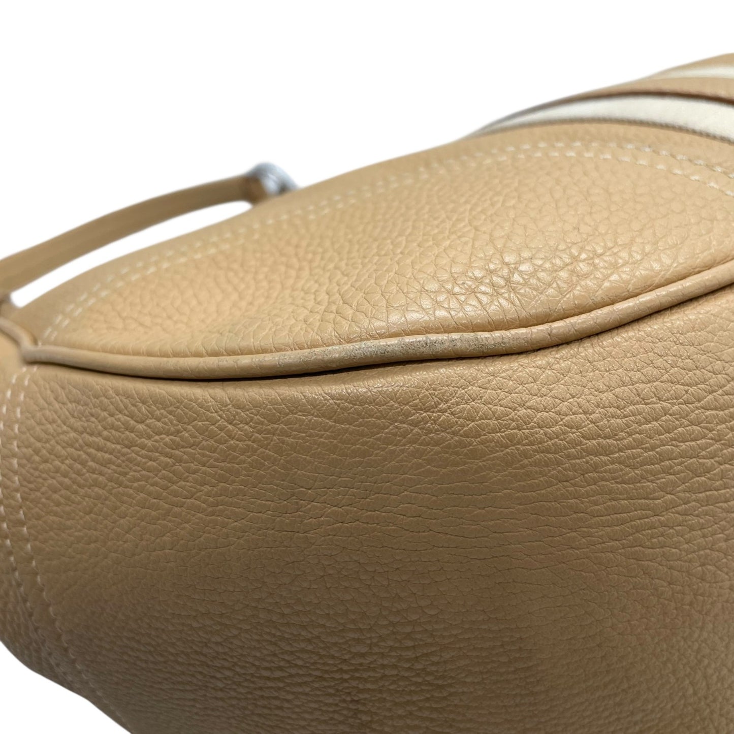 PRADA プラダ ワンショルダーバッグ ライトブラウン ベージュ レザー シボ革 トライアングルロゴ ベルトデザイン シルバー金具 C4