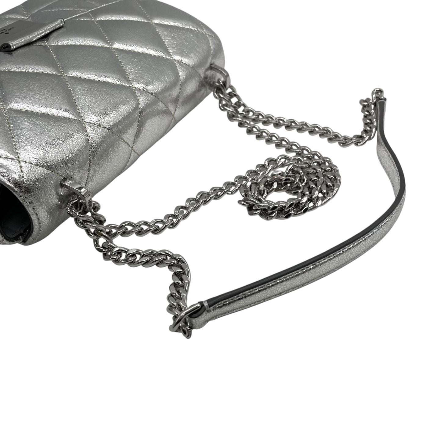 美品 kate spade ケイトスペード キャリー メタリック キルテッド レザー スモール フラップ ショルダーバッグ シルバー チェーンショルダー レディース E5