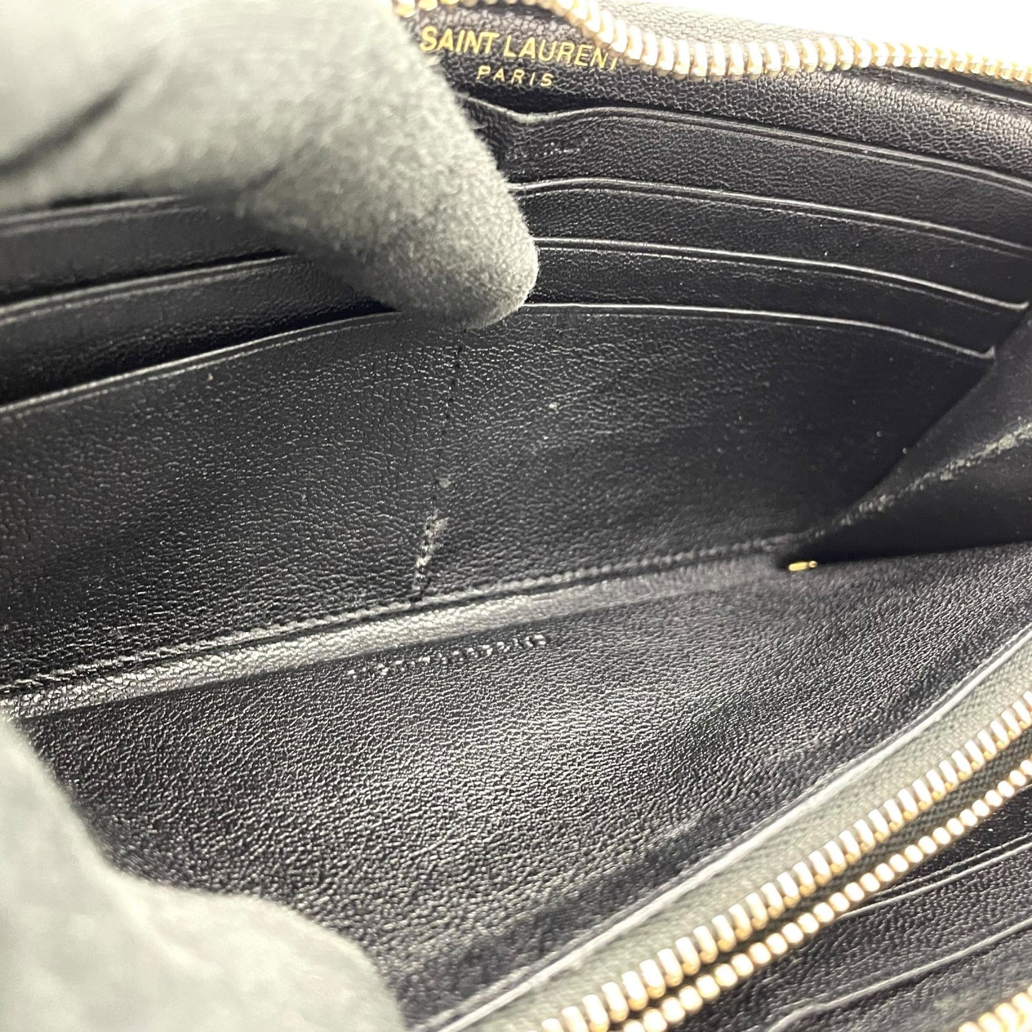 美品 SAINT LAURENT PARIS サンローラン パリ モノグラム Vステッチ ラウンドファスナー 長財布 キャビアスキン レザー ブラック 黒 YSLロゴ 箱あり 高級 w5