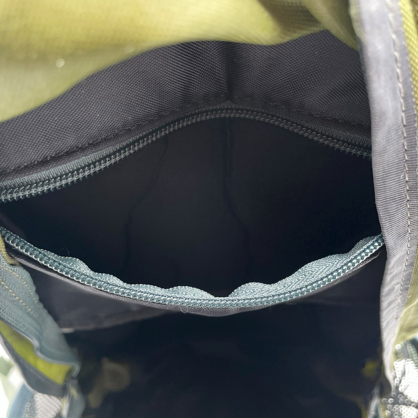 エーグル AIGLE リュックサック グリーン 緑 カーキ ナイロン キャンバス メンズ レディース バッグパック 登山 ハイキング U14