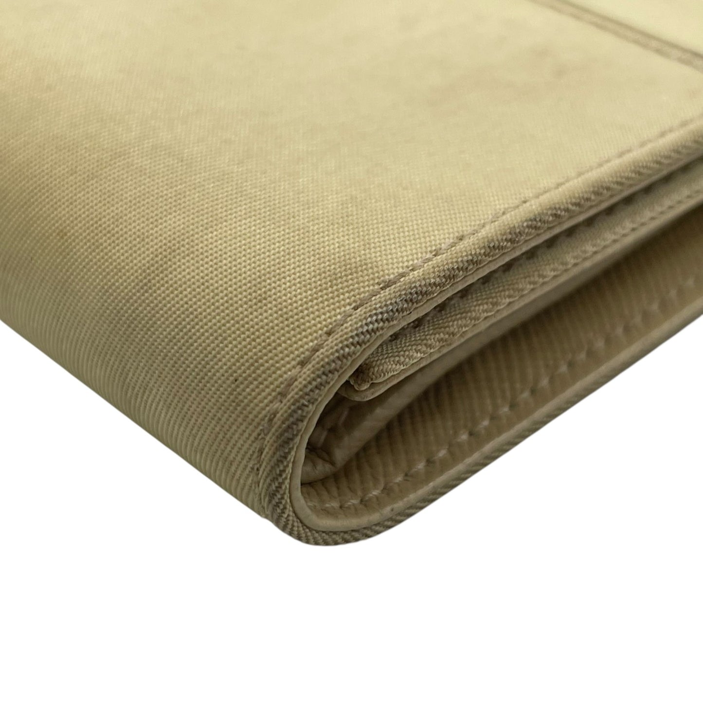 プラダ PRADA 三つ折り財布 コンパクトウォレット ベージュ ナイロン レザー 三角ロゴプレート トライアングルロゴ ゴールド金具 レディース M1