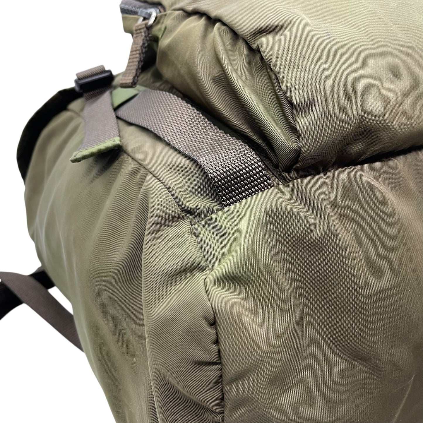 プラダ PRADA リュックサック バックパック カーキ 茶 ブラウン ナイロン 三角ロゴプレート トライアングルロゴ シルバー金具 メンズ レディース Z4