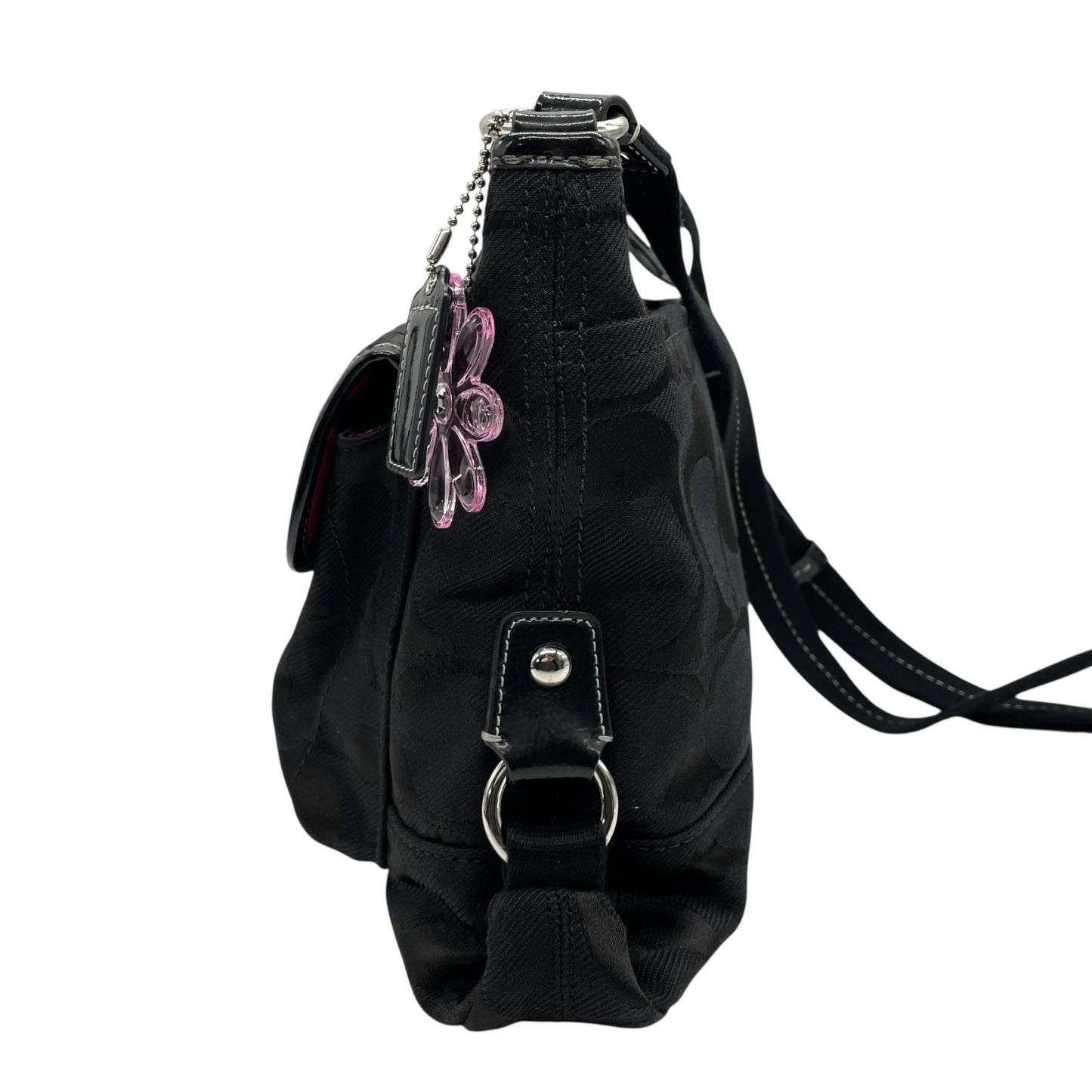 美品 COACH コーチ ショルダーバッグ 黒 ブラック シグネチャー キャンバス パテントレザー シルバー金具 F16550 フラワーチャーム付き 斜め掛け可 レディース E8