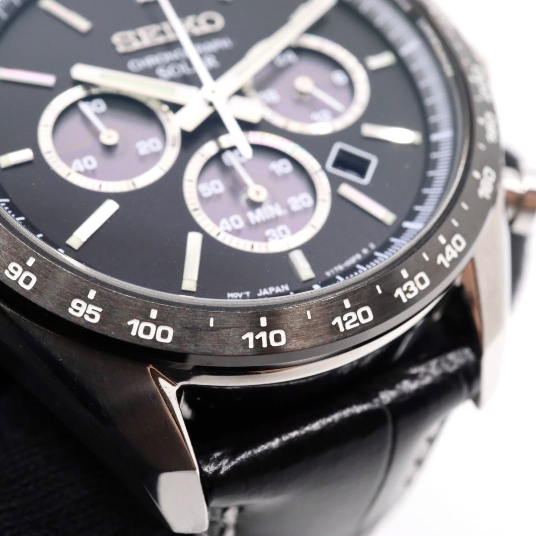 【新品同様/稼働品】セイコー SEIKO クロノグラフ V175-0FA0 メンズ腕時計 ソーラー アナログ ブラック文字盤 型押しレザーベルト タキメーター 10気圧防水 サファイアクリスタル ビジネス スポーティ エレガント クリーニング済 G7