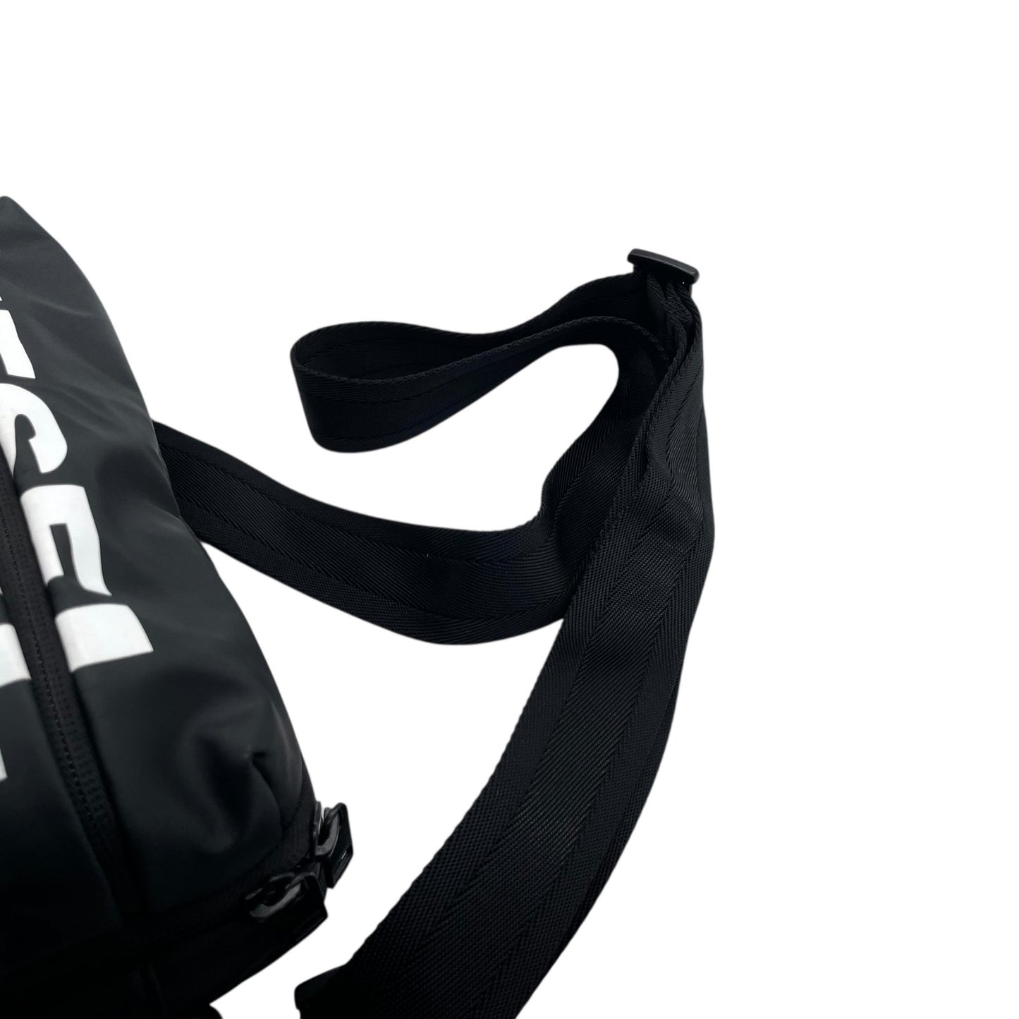 ディーゼル DIESEL ショルダーバッグ クロスボディ ブラック 黒 ロゴプリント 防水素材 メンズ レディース ユニセックス U17