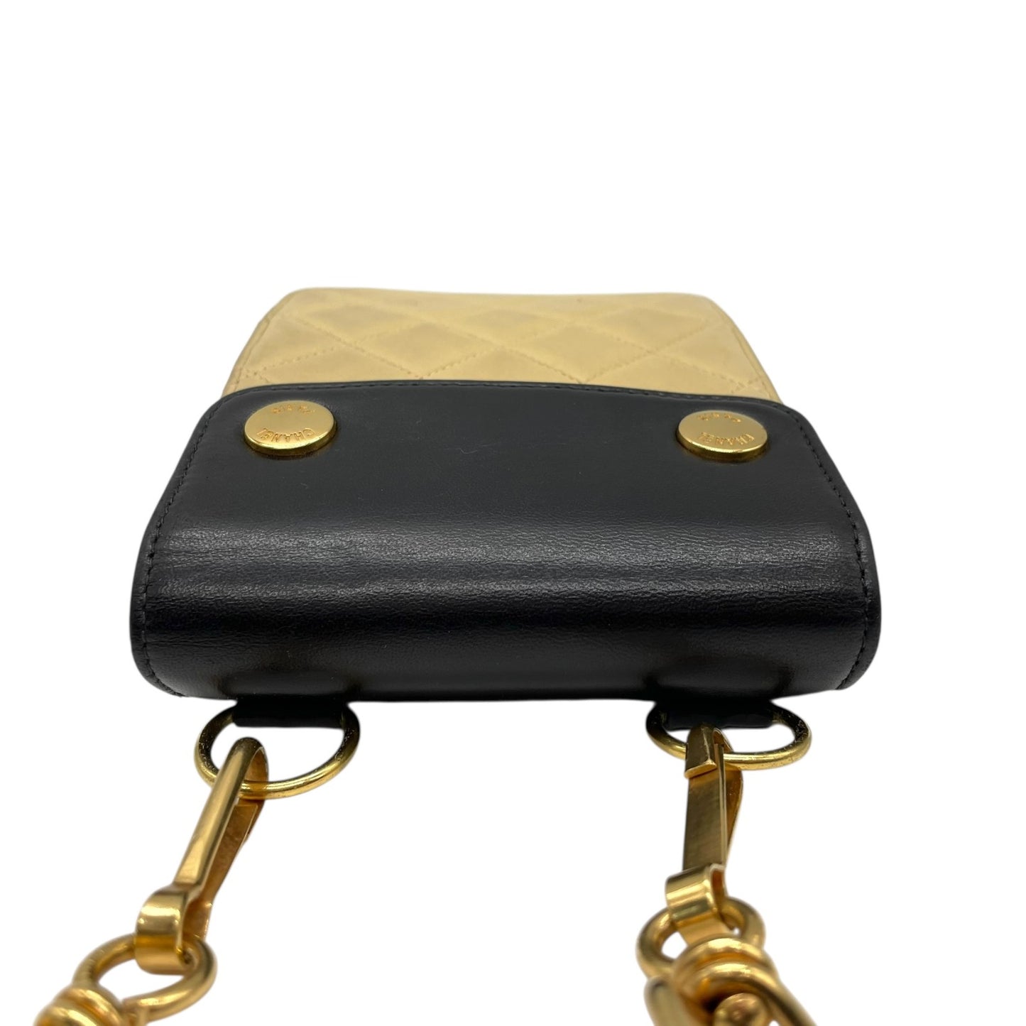 美品 シャネル CHANEL マトラッセ ショルダーバッグ ショルダーポーチ ミニバッグ スマホポーチ バイカラー ベージュ 黒 ブラック レザー ゴールド金具 肩掛け可 レディース K9