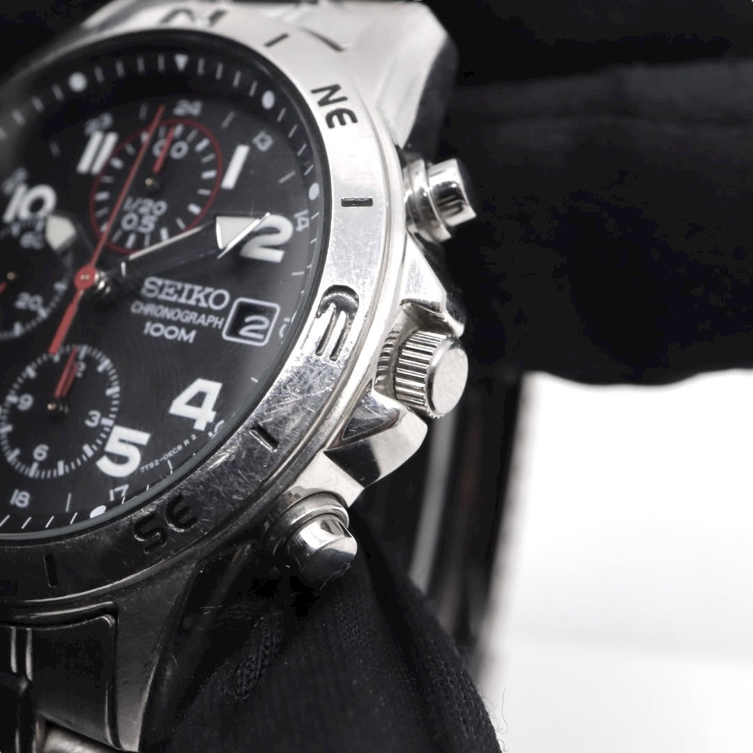 【美品/電池交換済】セイコー クロノグラフ 7T92-0DX0 腕時計 メンズ 100M防水 クオーツ ステンレス ブラック文字盤 シルバー アナログ デイト表示 方位計 スポーツウォッチ ビジネス カジュアル ファッション G10