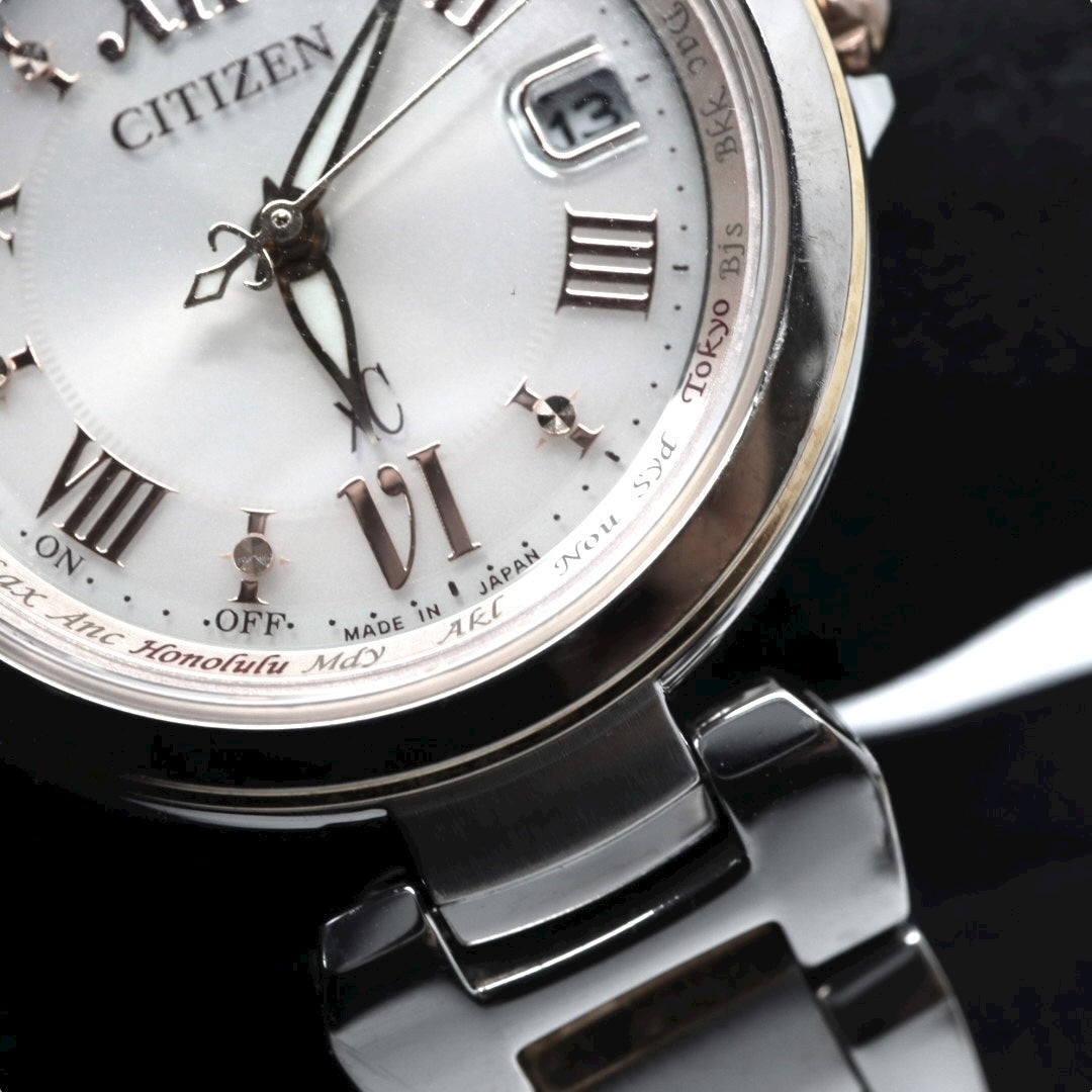 CITIZEN シチズン xC クロスシー エコドライブ 電波時計 腕時計 シルバー ローマンインデックス デイト レディース G11