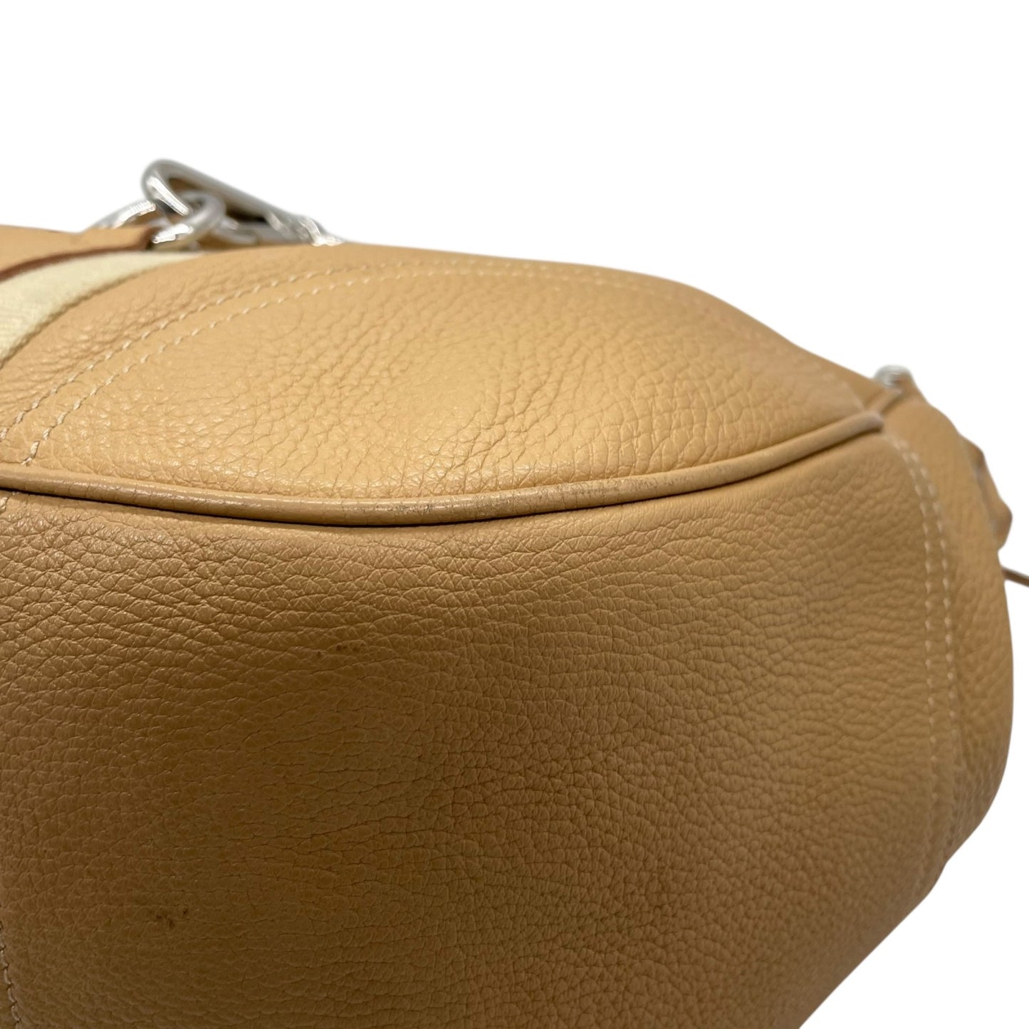 PRADA プラダ ワンショルダーバッグ ライトブラウン ベージュ レザー シボ革 トライアングルロゴ ベルトデザイン シルバー金具 C4