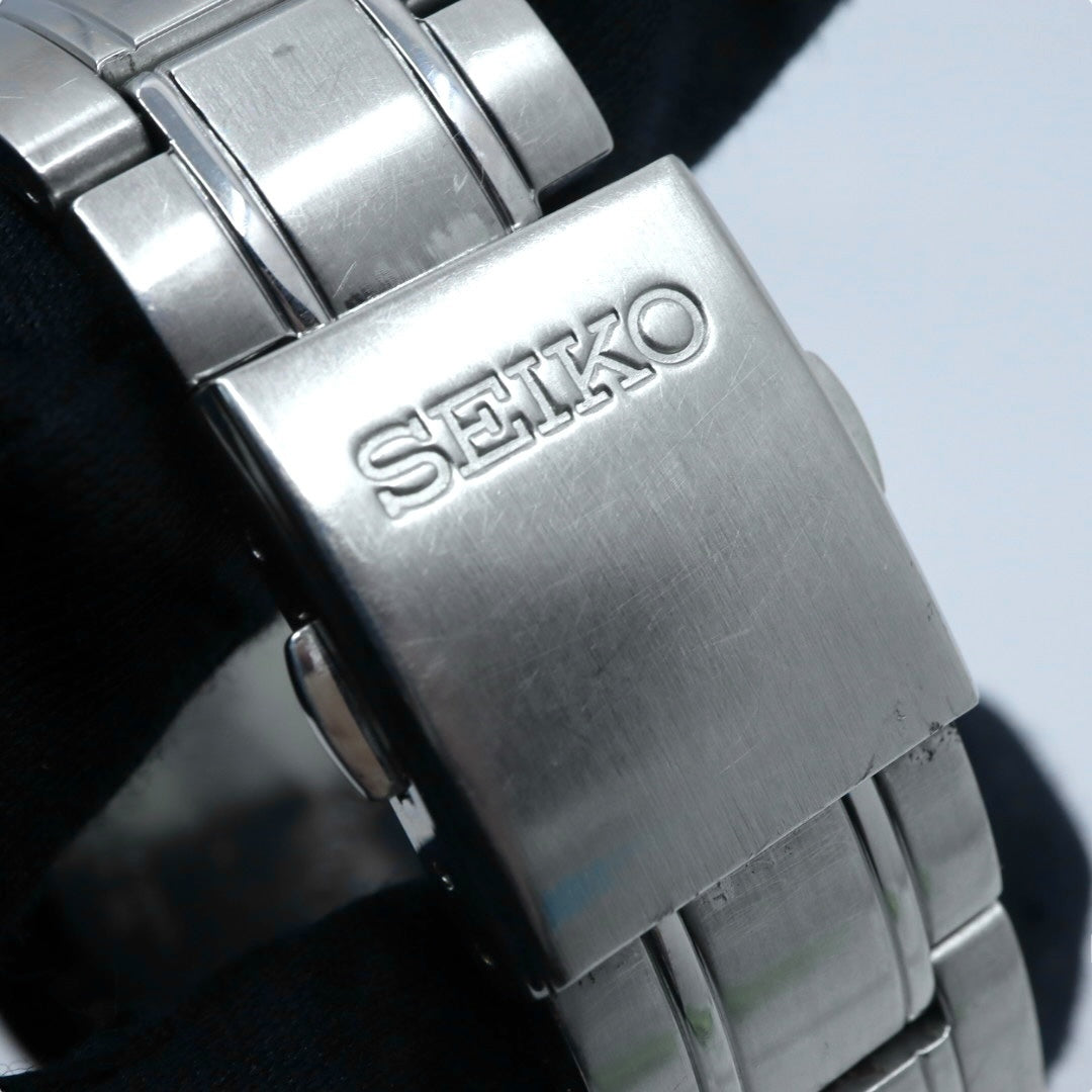 極美品 SEIKO セイコー 腕時計 クロノグラフ 7T92-0BF0 メンズ クオーツ 100M防水 ブラックダイヤル シルバー デイト タキメーター スポーツ ビジネス カジュアル 日本製ムーブメント クリーニング済み G4