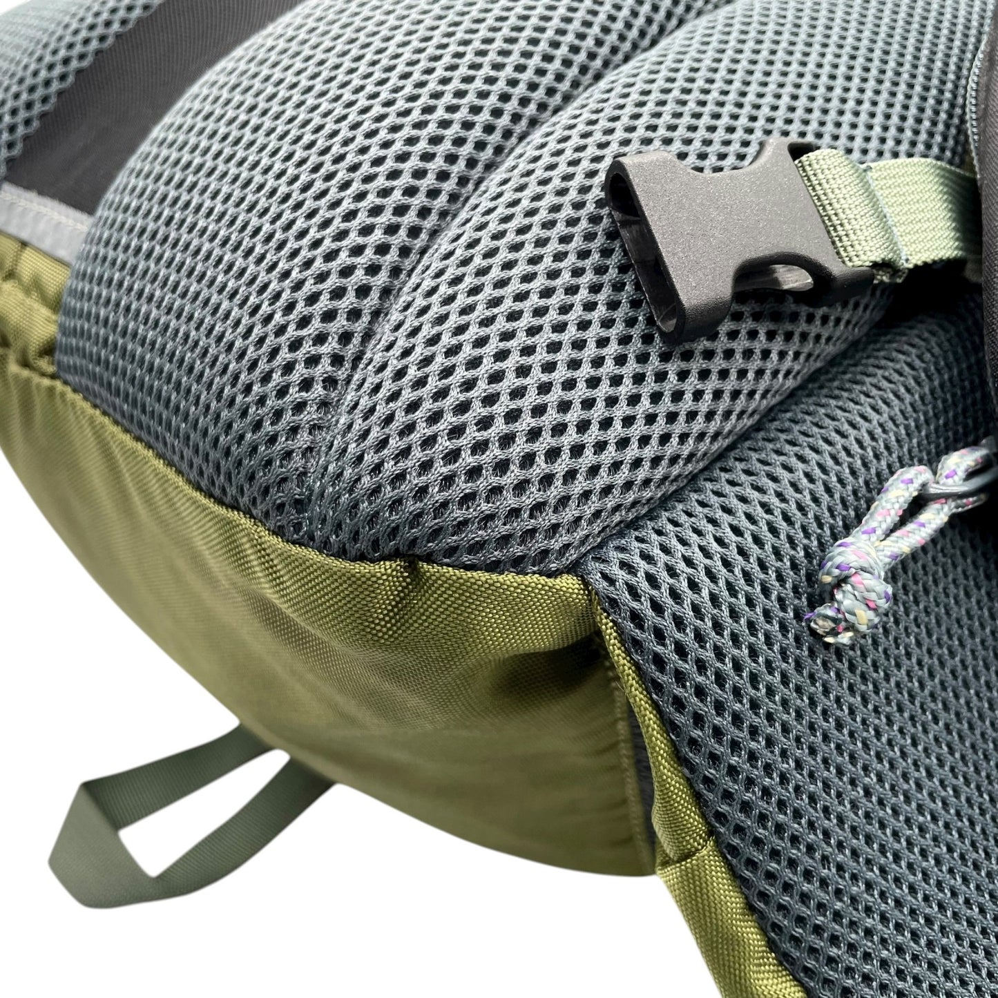 エーグル AIGLE リュックサック グリーン 緑 カーキ ナイロン キャンバス メンズ レディース バッグパック 登山 ハイキング U14