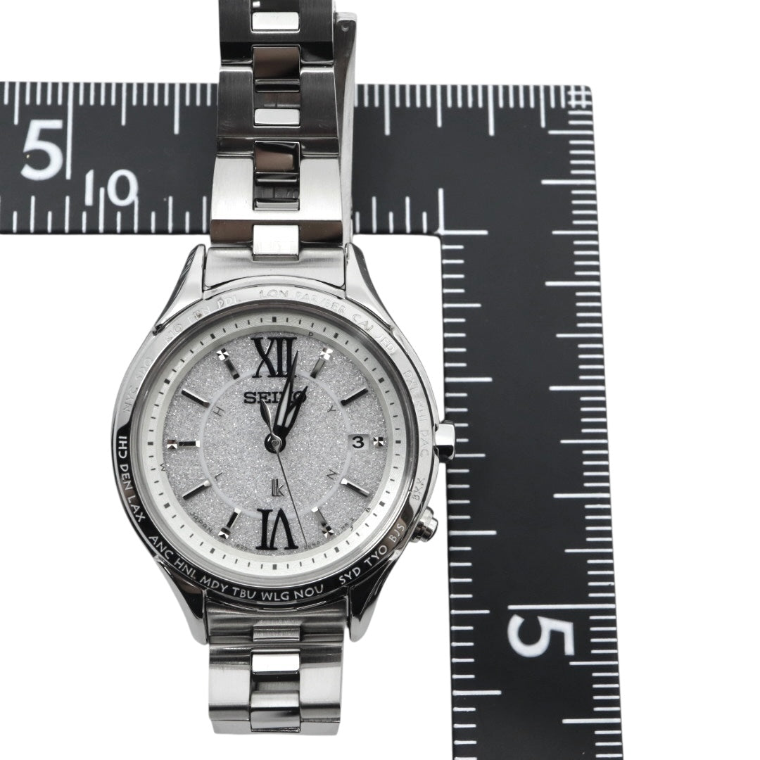 【未使用級/美品/稼働品】セイコー ルキア SEIKO LUKIA レディース腕時計 1B25-0AH0 ソーラー電波 ワールドタイム シルバー ラメ文字盤 グリッターダイヤル ステンレス 日本製 エレガント ビジネス クリーニング済 G2