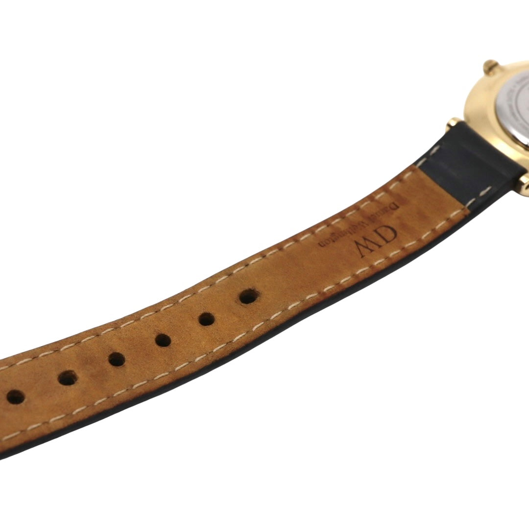 【美品／電池交換済】ダニエルウェリントン DW Petite 腕時計 レディース K32GB06 クオーツ アナログ ラウンド ブラック文字盤 ゴールドケース レザーベルト クラシック エレガント ミニマルデザイン クリーニング済 稼働品 G2