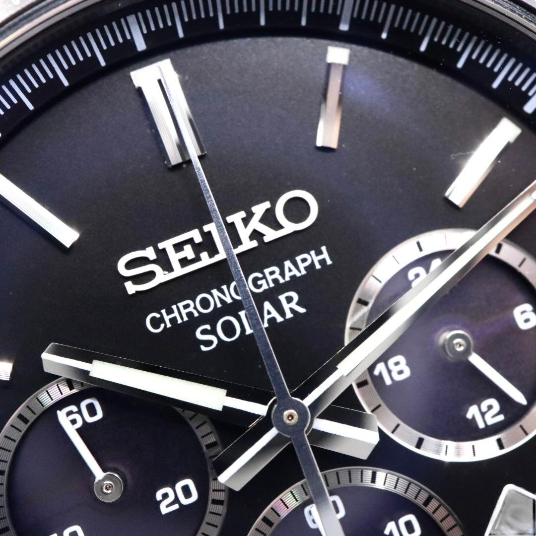 【新品同様/稼働品】セイコー SEIKO クロノグラフ V175-0FA0 メンズ腕時計 ソーラー アナログ ブラック文字盤 型押しレザーベルト タキメーター 10気圧防水 サファイアクリスタル ビジネス スポーティ エレガント クリーニング済 G7
