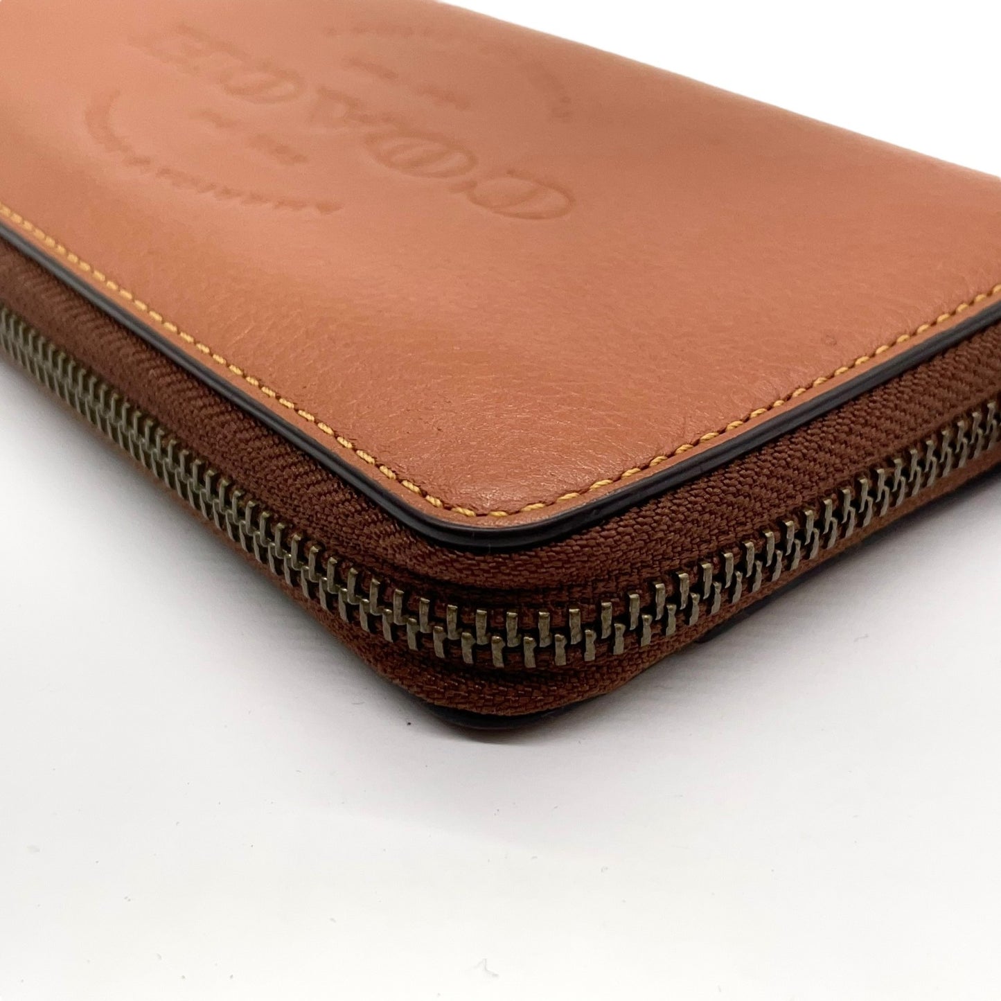 美品 コーチ COACH 長財布 ブラウン 茶色 レザー ラウンドジップ ラウンドファスナー ロゴ型押し シンプル ウォレット W4