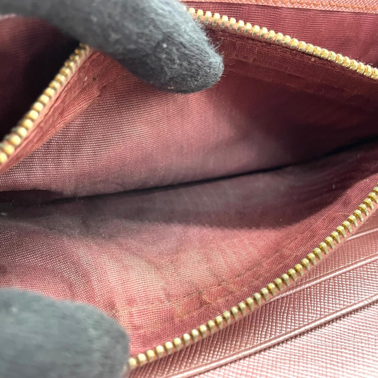 PRADA プラダ 長財布 ロングウォレット サフィアーノレザー ピンク ピンクベージュ メタリック ゴールド金具 ロゴ フラップ レディース W3