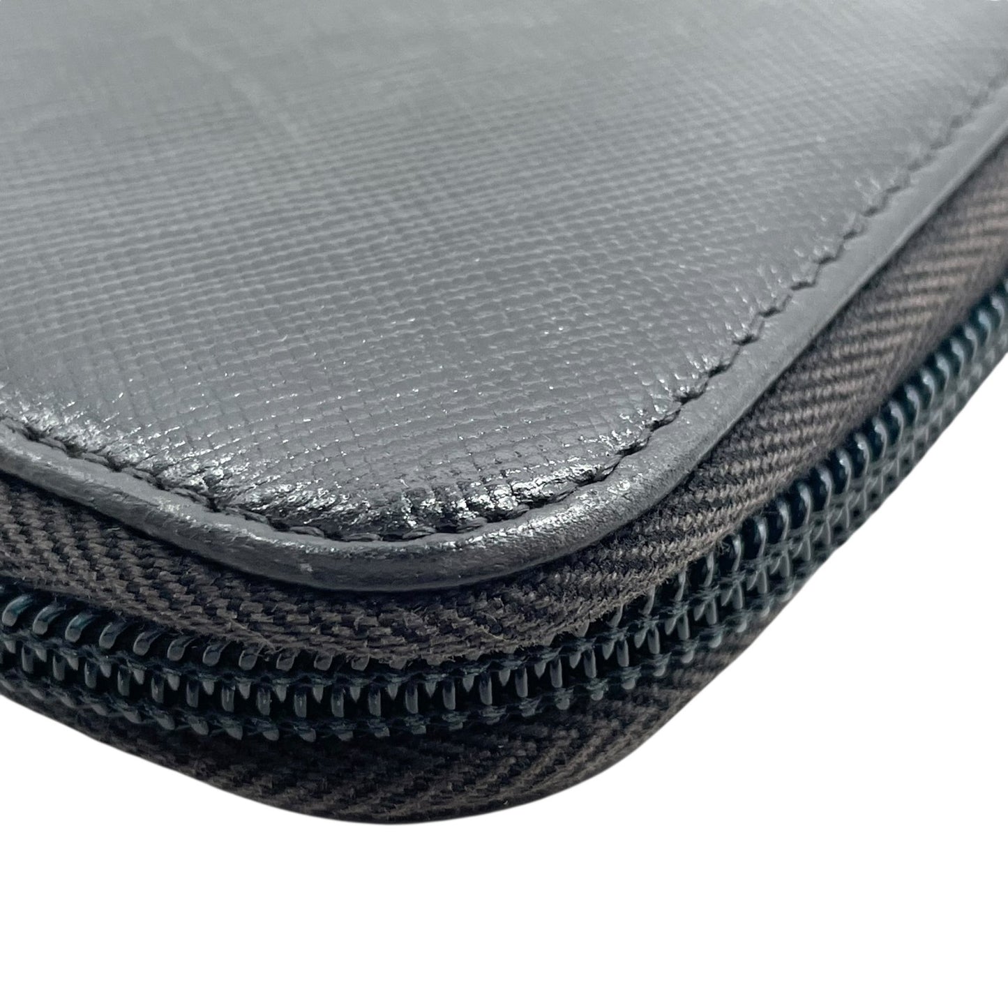 PRADA プラダ 三角プレートロゴ 長財布 ラウンドジップ サフィアーノ レザー トライアングルロゴ 黒 ブラック シルバー金具 メンズ レディース ギャランティカード付き H1