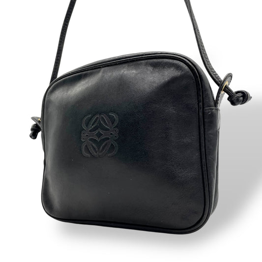 美品 LOEWE ロエベ ショルダーバッグ ミニバッグ コンパクト ポシェット アナグラム ロゴ 黒 ブラック レザー ゴールド金具 斜め掛け可 レディース ヴィンテージ D2