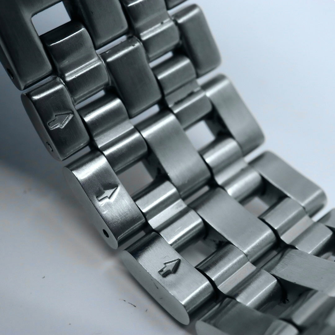 【電池交換済】D&G ドルチェ＆ガッバーナ 腕時計 ラインストーン D&Gロゴ メンズ レディース ユニセックス クオーツ アナログ シルバー ブレスレットウォッチ ドレスウォッチ ゴージャス エレガント ラグジュアリー クリーニング済み G2