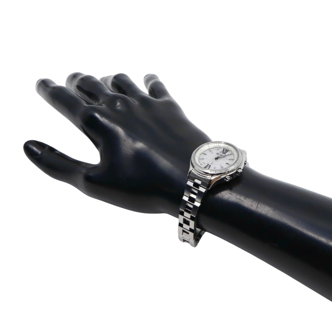 【未使用級/美品/稼働品】セイコー ルキア SEIKO LUKIA レディース腕時計 1B25-0AH0 ソーラー電波 ワールドタイム シルバー ラメ文字盤 グリッターダイヤル ステンレス 日本製 エレガント ビジネス クリーニング済 G2