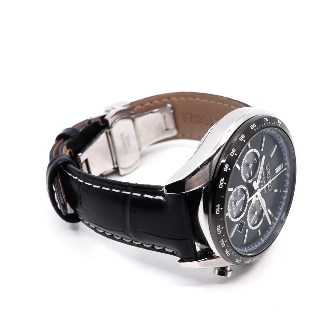 【新品同様/稼働品】セイコー SEIKO クロノグラフ V175-0FA0 メンズ腕時計 ソーラー アナログ ブラック文字盤 型押しレザーベルト タキメーター 10気圧防水 サファイアクリスタル ビジネス スポーティ エレガント クリーニング済 G7