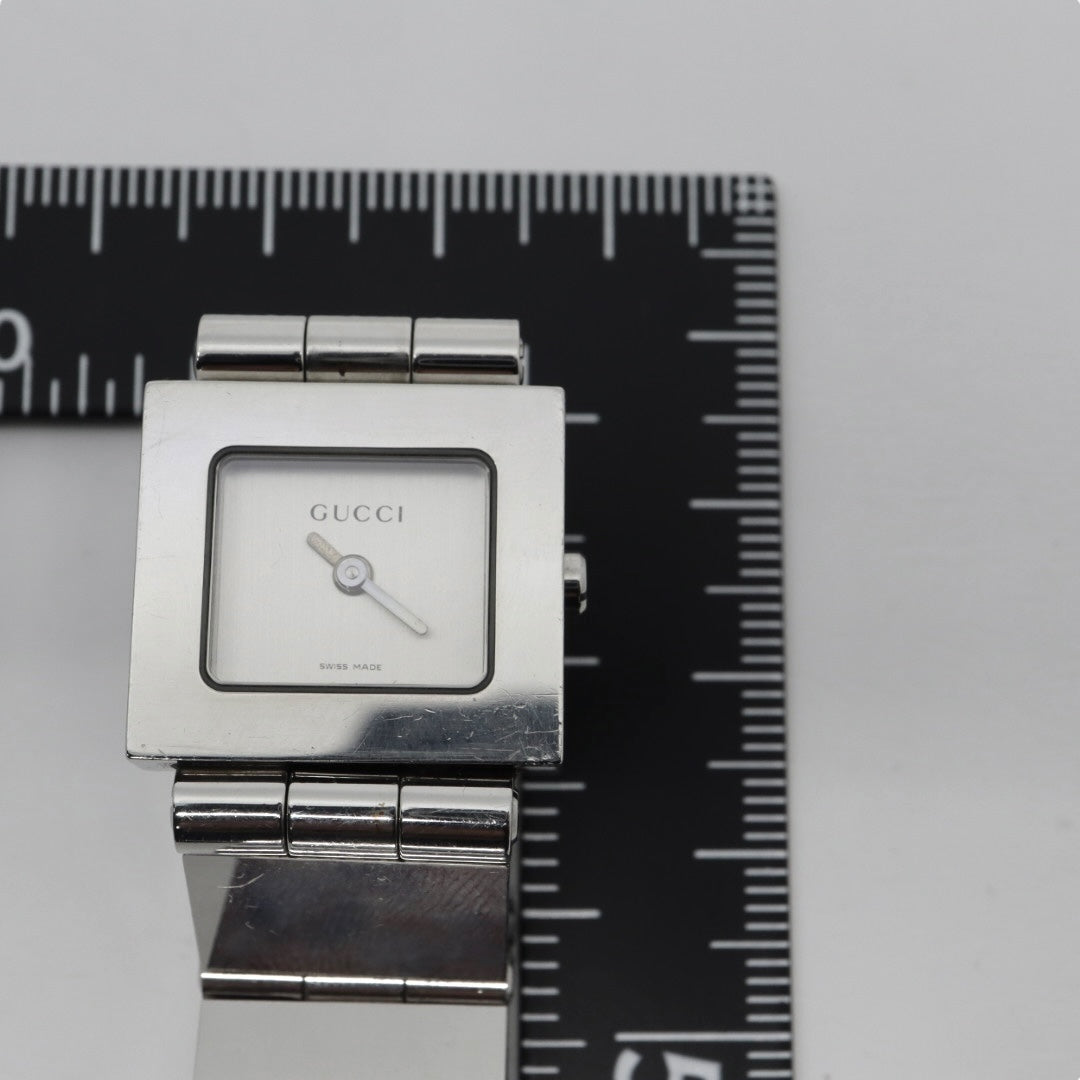 美品 電池交換済 クリーニング済 グッチ GUCCI 600L 腕時計 レディースウォッチ スクエア シルバー文字盤 ステンレススチール クォーツ アナログ バングル ブレスレット エレガント クラシック ドレスウォッチ 稼働品 G3
