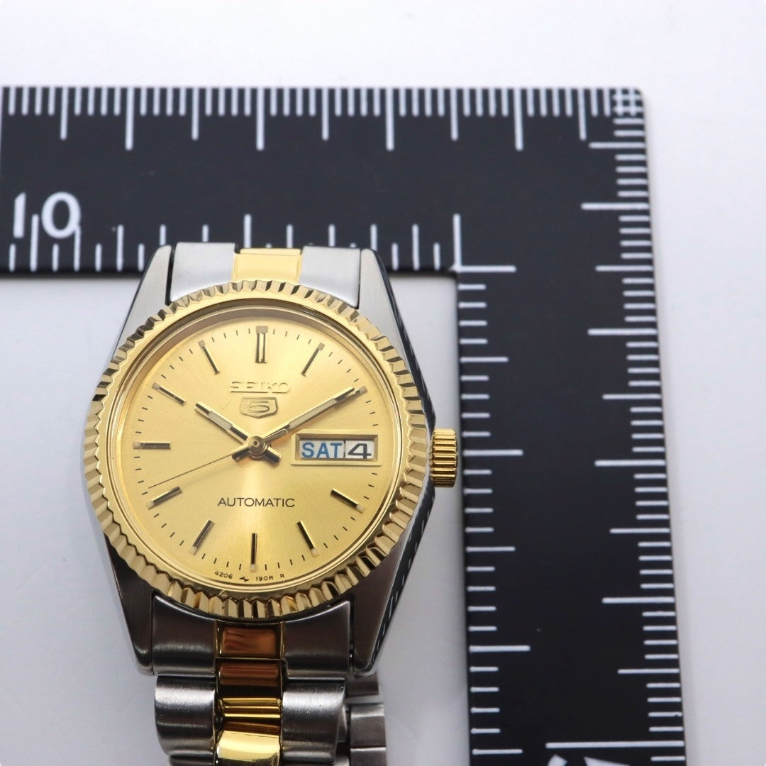 【未使用級/美品/稼働品】セイコー SEIKO 5 レディース腕時計 4206-0510 自動巻き オートマチック デイデイト ゴールド文字盤 コンビブレス フルテッドベゼル アナログ クラシック ビンテージ エレガント クリーニング済 G2