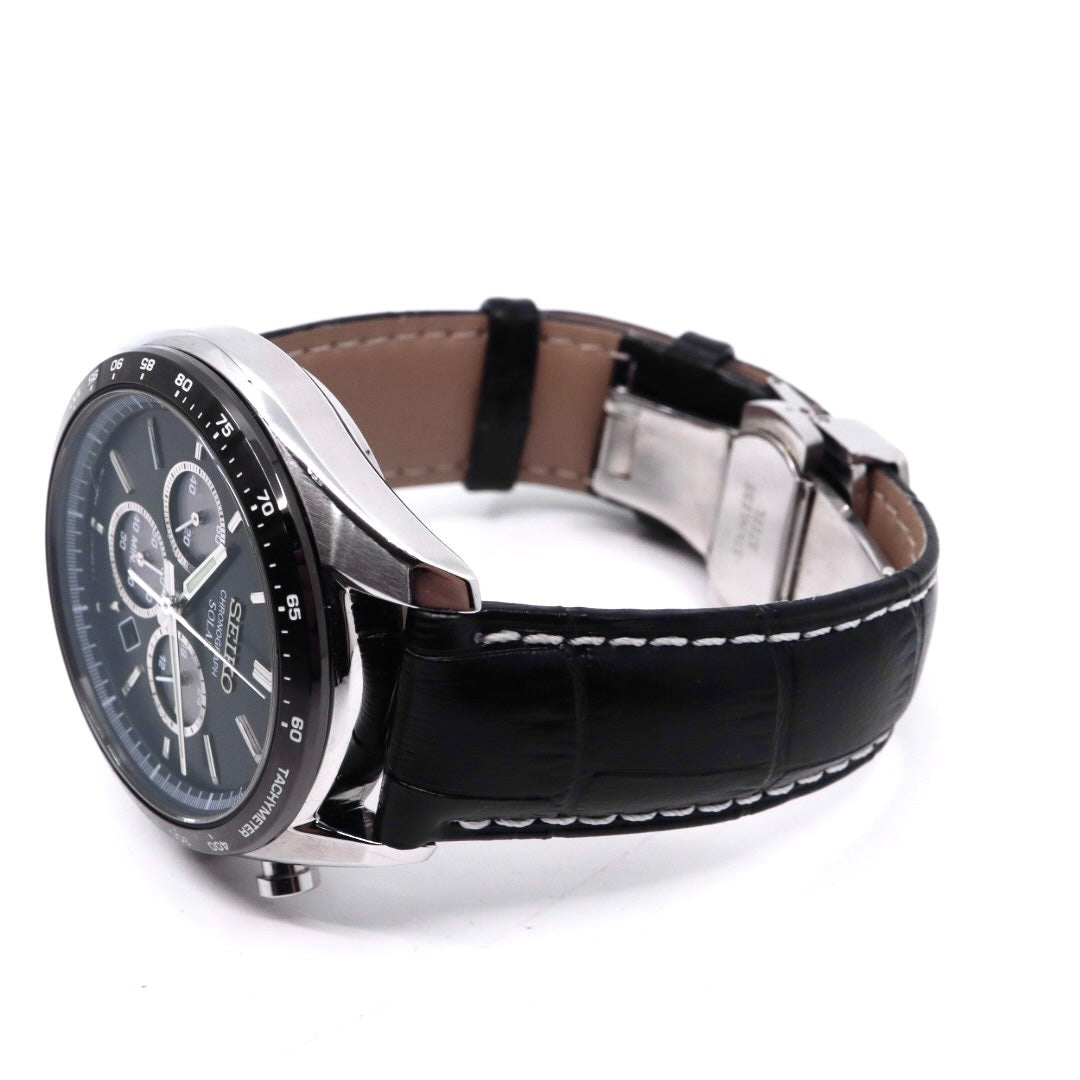 【新品同様/稼働品】セイコー SEIKO クロノグラフ V175-0FA0 メンズ腕時計 ソーラー アナログ ブラック文字盤 型押しレザーベルト タキメーター 10気圧防水 サファイアクリスタル ビジネス スポーティ エレガント クリーニング済 G7