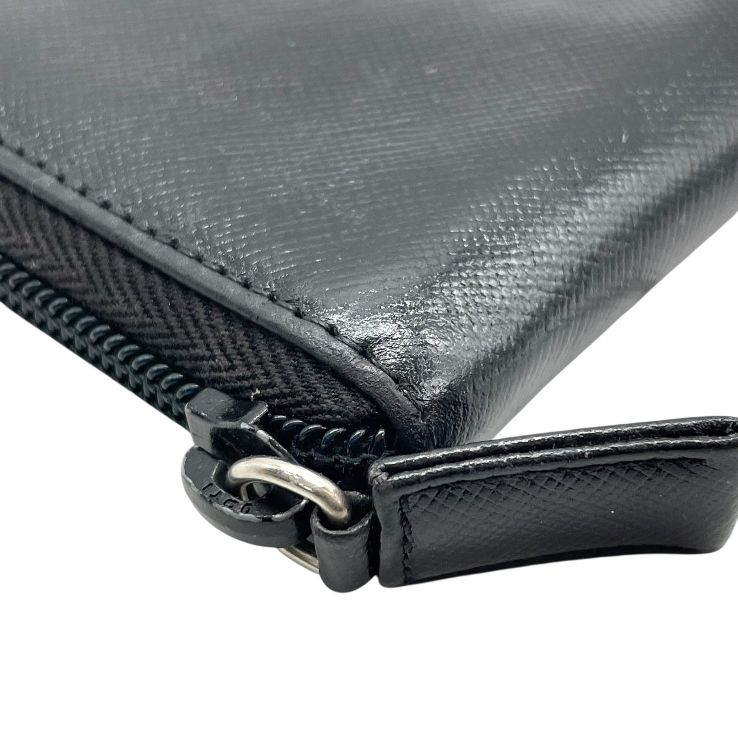 PRADA プラダ 三角プレートロゴ 長財布 ラウンドジップ サフィアーノ レザー トライアングルロゴ 黒 ブラック シルバー金具 メンズ レディース ギャランティカード付き H1