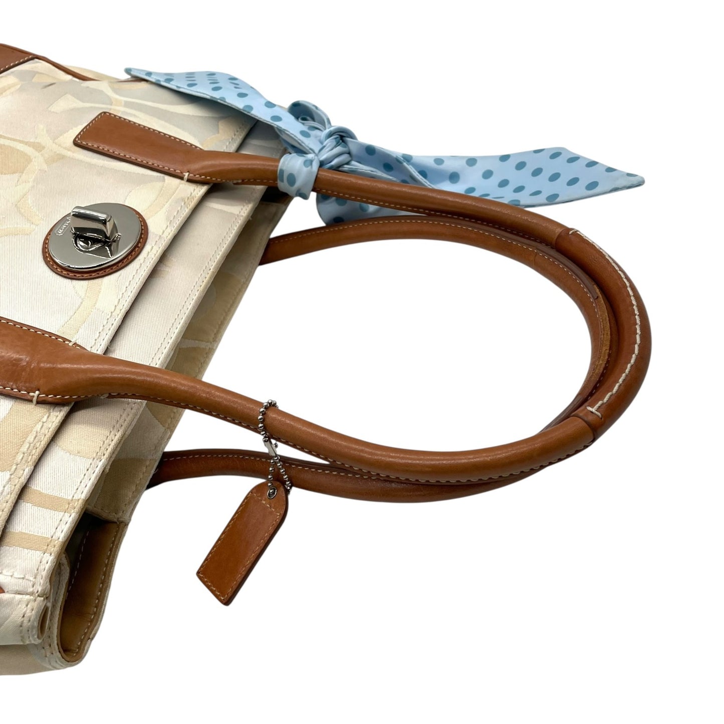 コーチ COACH シグネチャー ハンドバッグ トートバッグ 白 ホワイト 茶 ブラウン キャンバス レザー シルバー金具 ターンロック ロゴチャーム付き スカーフ付き 肩掛け可 レディース T1