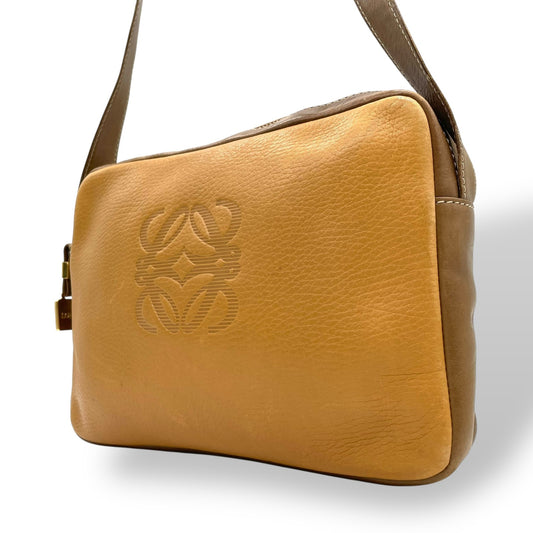 LOEWE ロエベ ショルダーバッグ 茶 ブラウン キャメル レザー ゴールド金具 アナグラム 斜め掛け可 レディース ヴィンテージ K10
