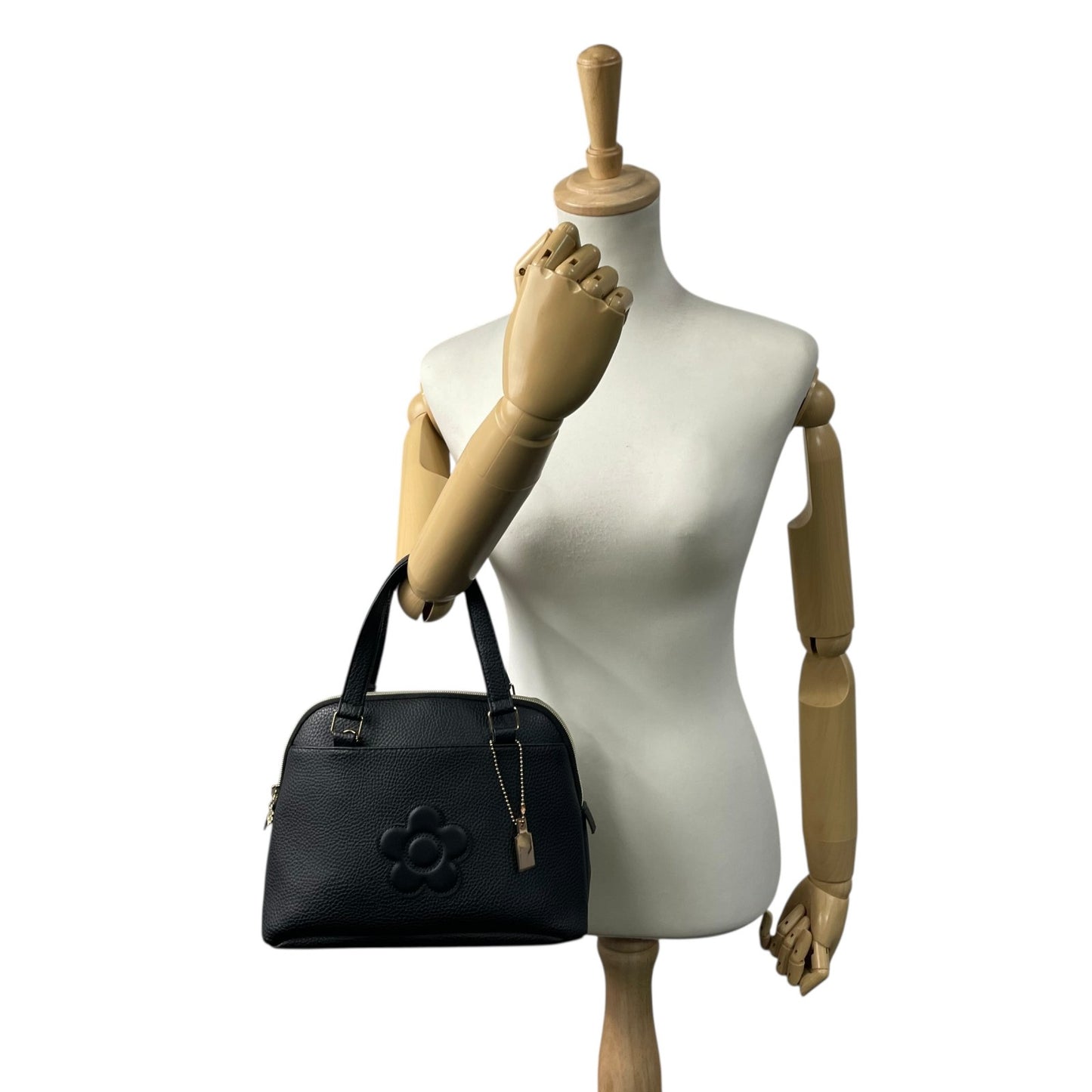 マリークヮント MARY QUANT 2WAY ハンドバッグ ショルダーバッグ 黒 ブラック レザー調 フラワー 花 モチーフ 金金具 ゴールド金具 チャーム付き T8