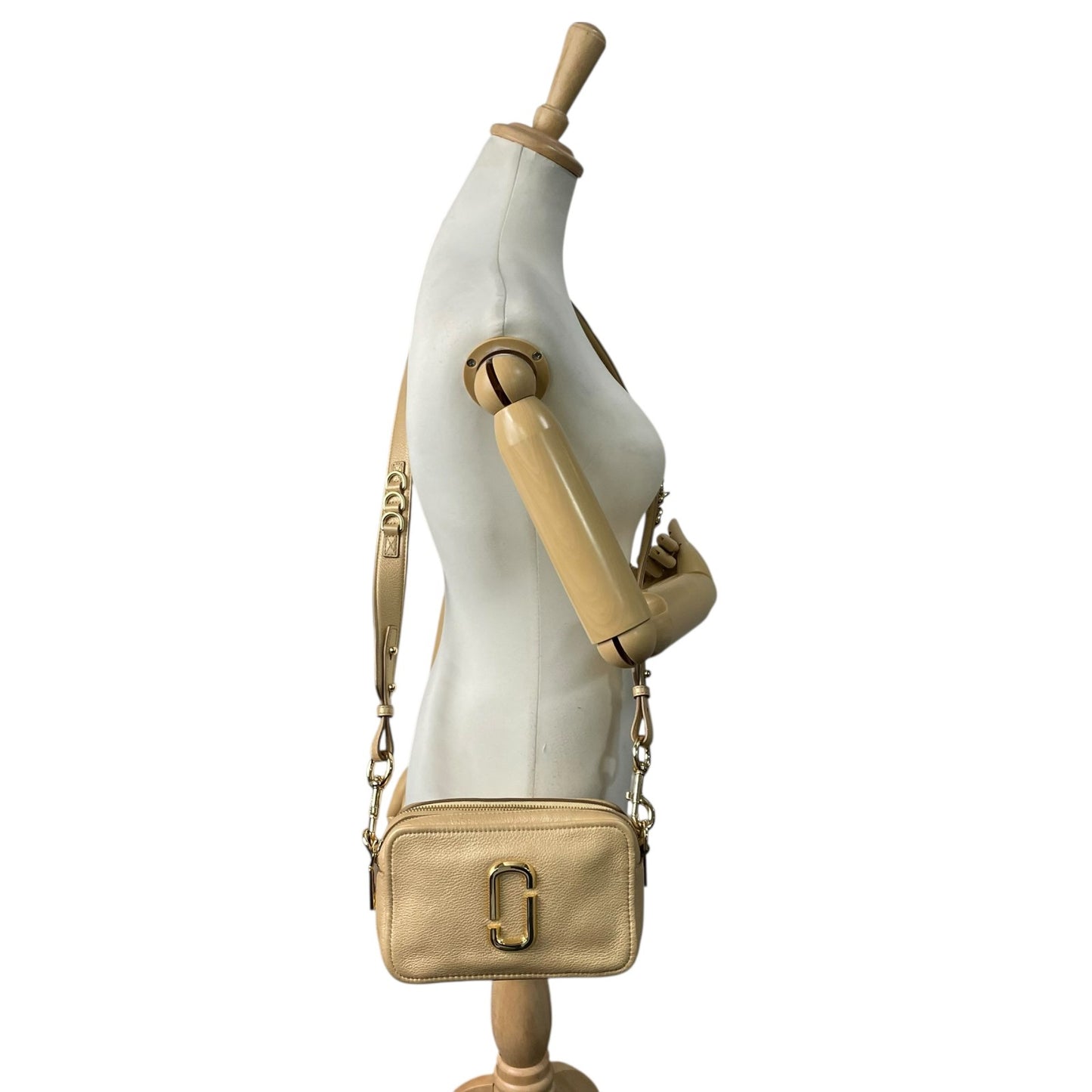 【未使用級】 極 美品 MARC JACOBS マークジェイコブス スナップショット カメラバッグ ベージュ レザー クロスボディ ショルダーバッグ ダブルJロゴ ゴールド金具 レディース K8