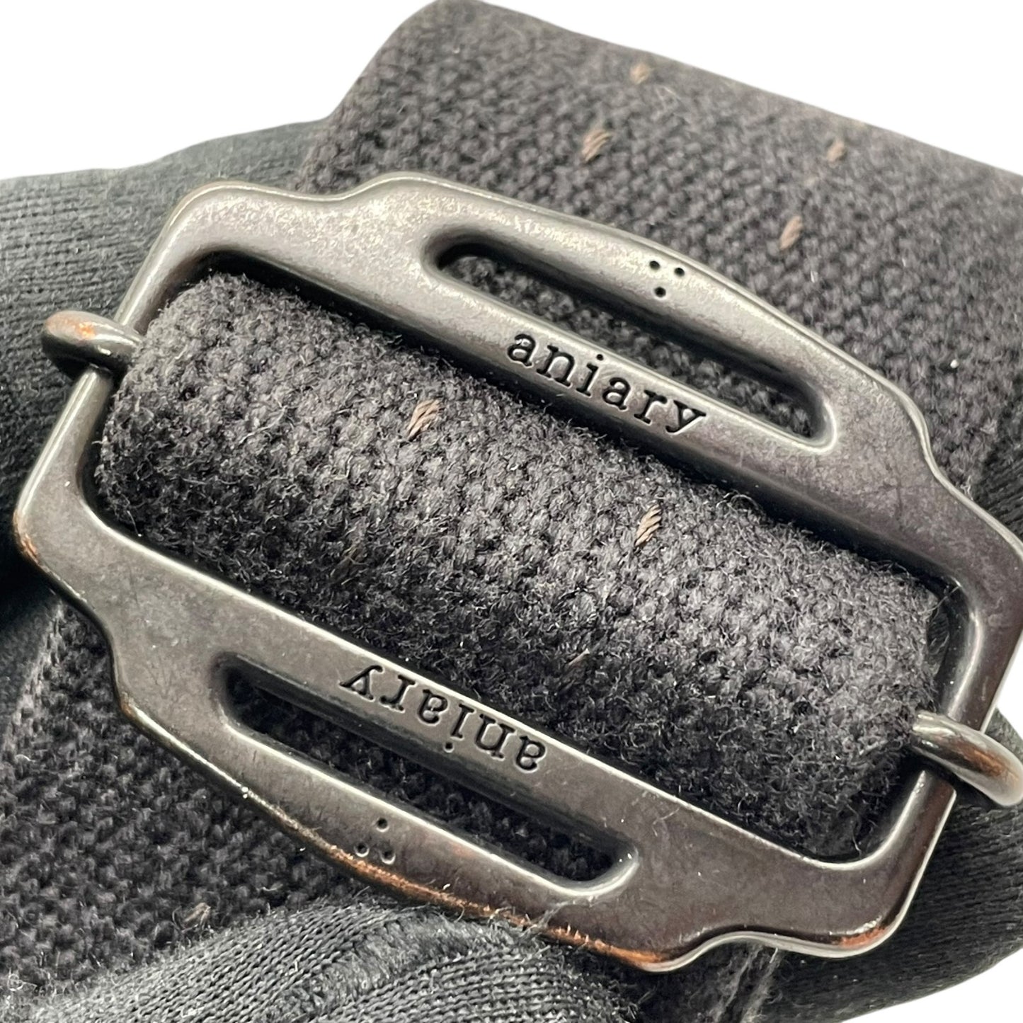 美品 aniary アニアリ ショルダーバッグ カメラバッグ 黒 ブラック パテントレザー ブラック金具 斜め掛け可 クロシェット メンズ レディース Q