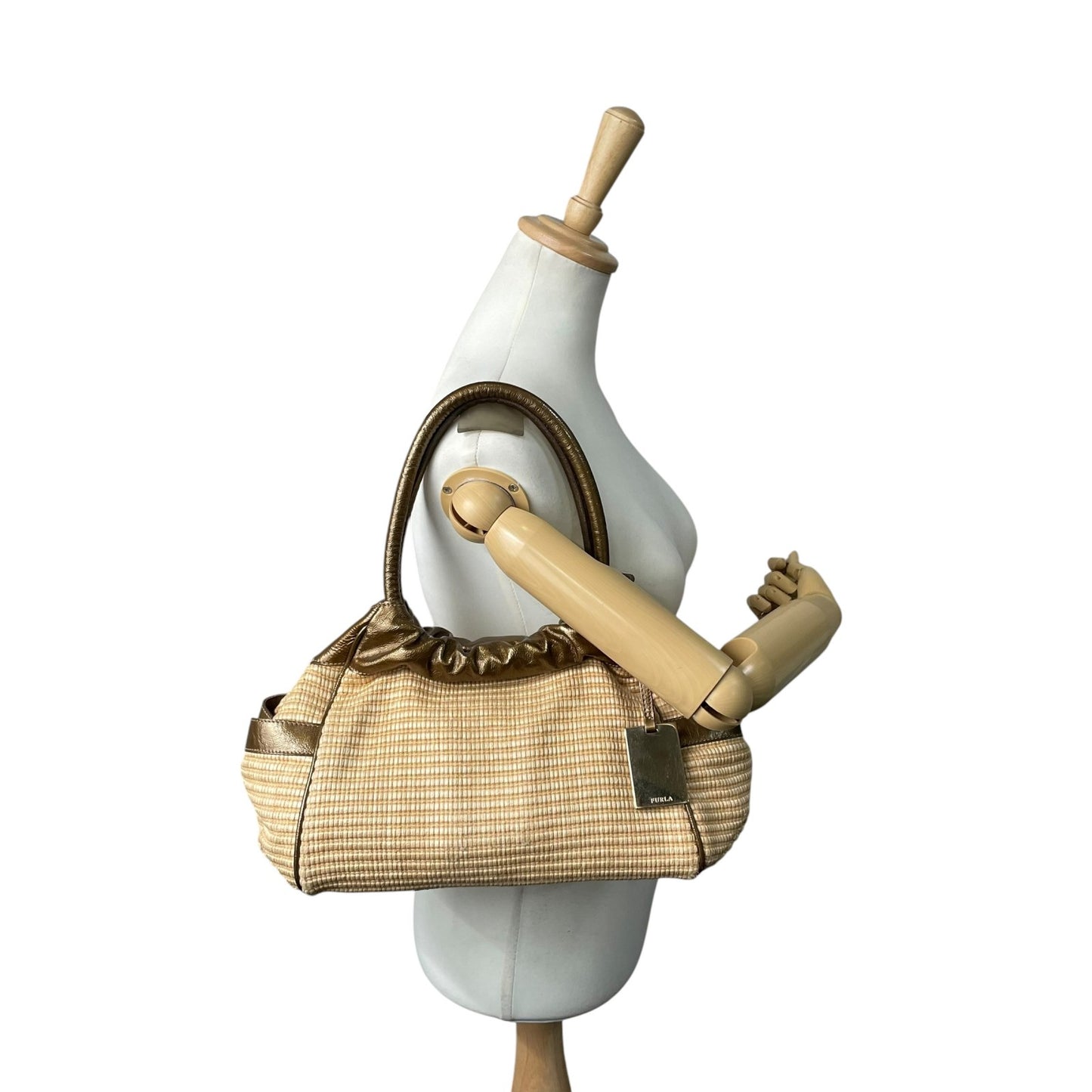 フルラ FURLA ラフィア レザー ハンドバッグ トート カーキ ベージュ ナチュラル 高級感 かごバッグ C2