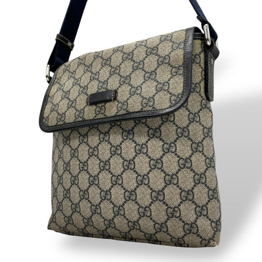 GUCCI グッチ GGスプリーム ショルダーバッグ 223666 紺 ネイビー グレー PVC レザー シルバー金具 斜め掛け可 フラップ開閉 メンズ レディース K2