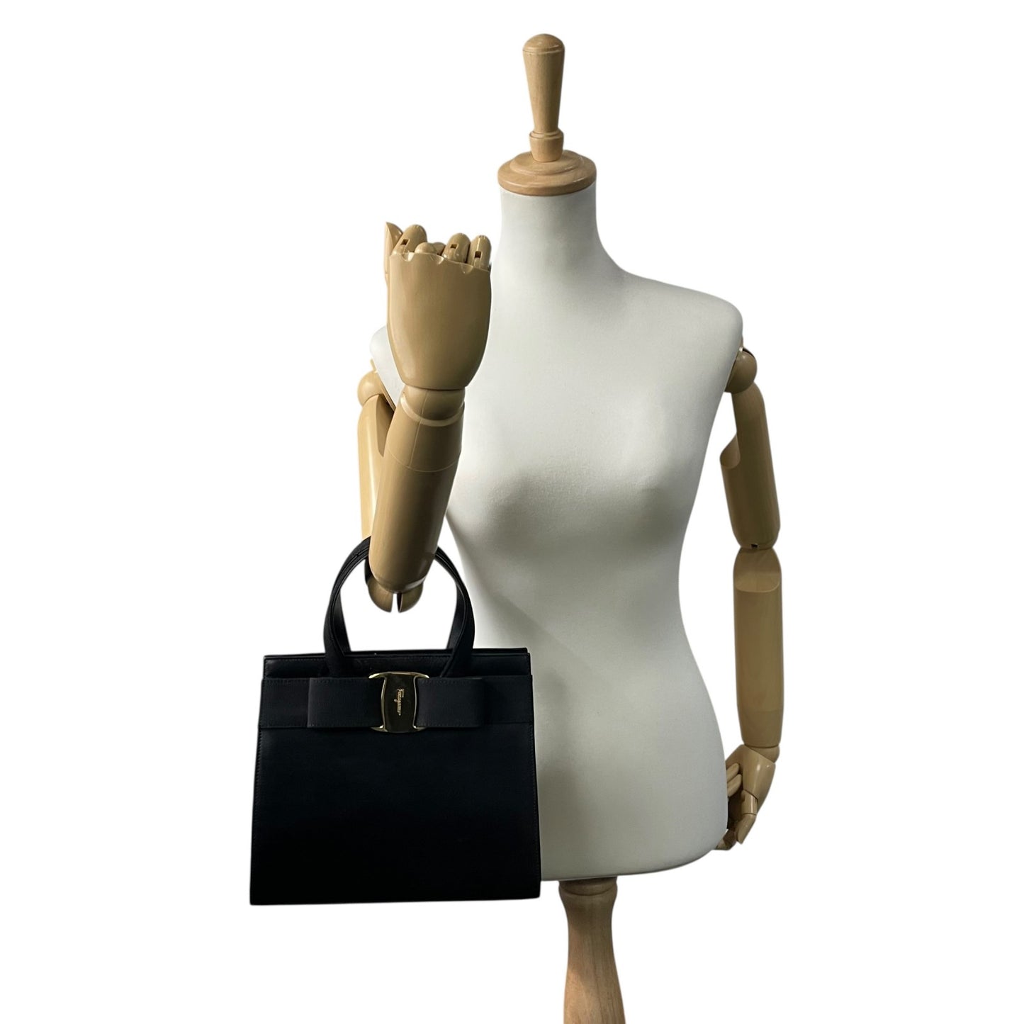 サルヴァトーレ フェラガモ ハンドバッグ フォーマルバッグ ヴァラリボン 2WAY 黒 ショルダーバッグ 斜め掛け ゴールド金具 自立 ブラック レザー ヴィンテージ C